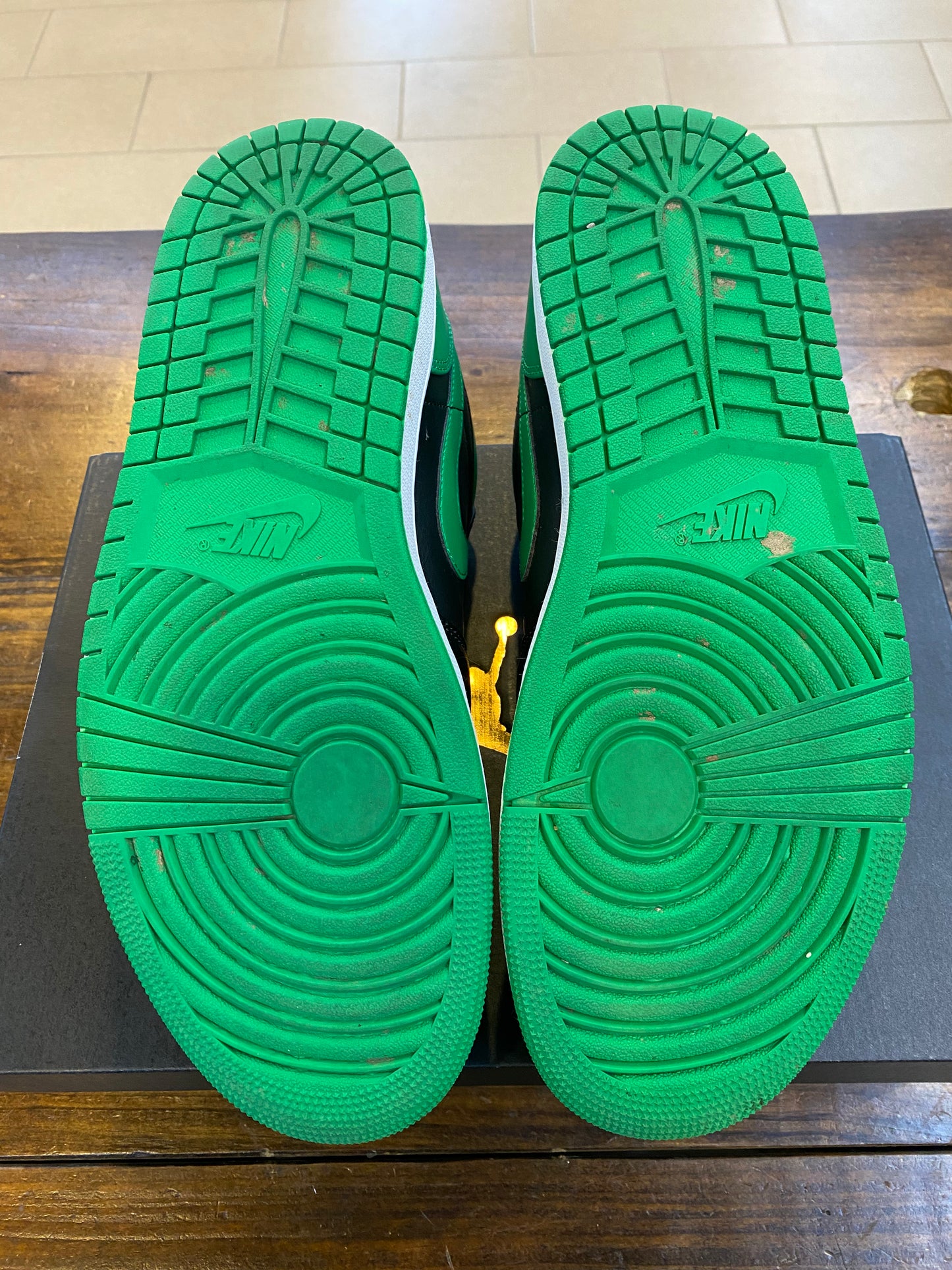 Jordan 1 Low Black Lucky Green PRE-OWNED