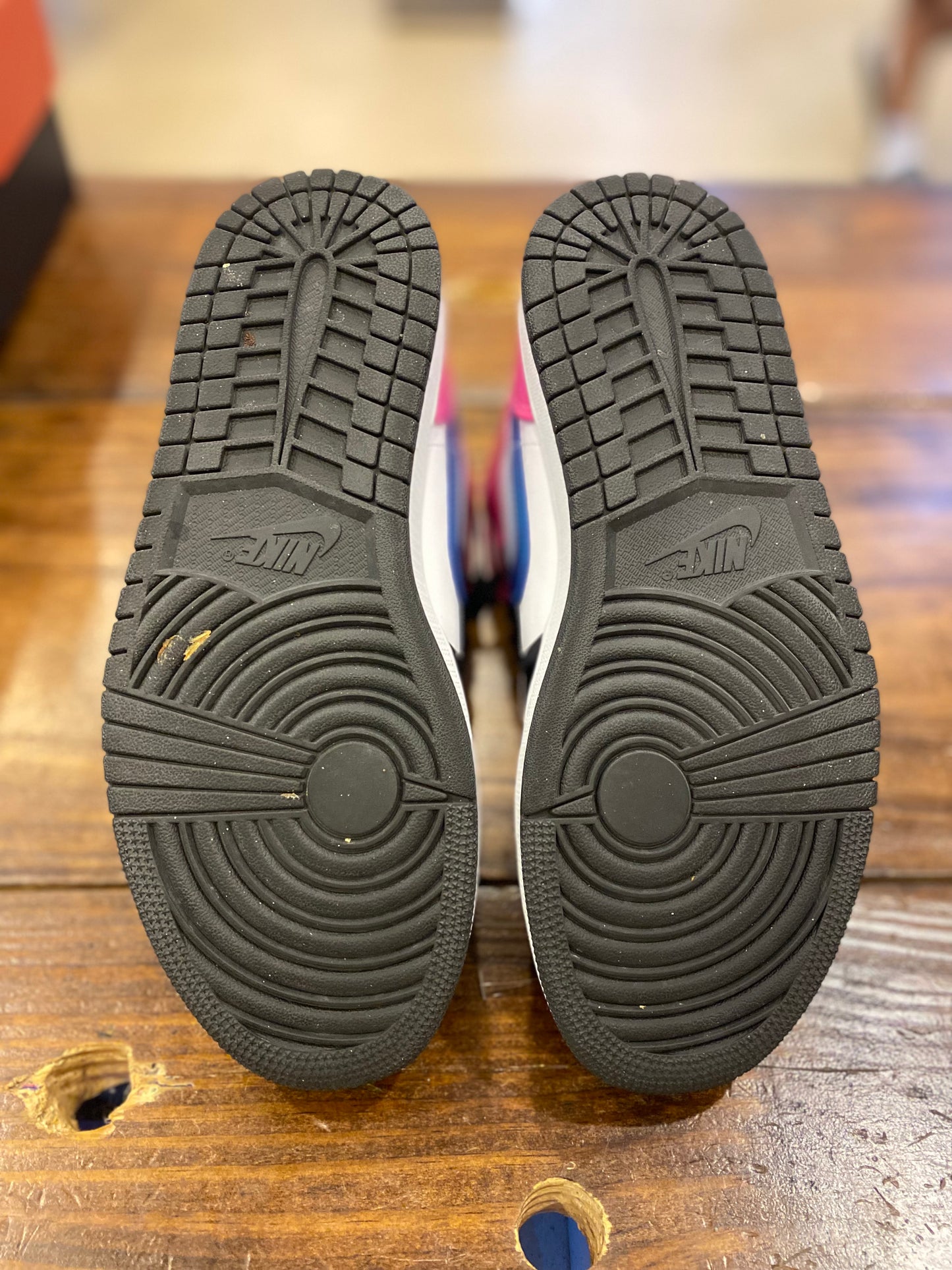 Air Jordan 1 Mid SE Cyber Active Fuchsia PRE-OWNED