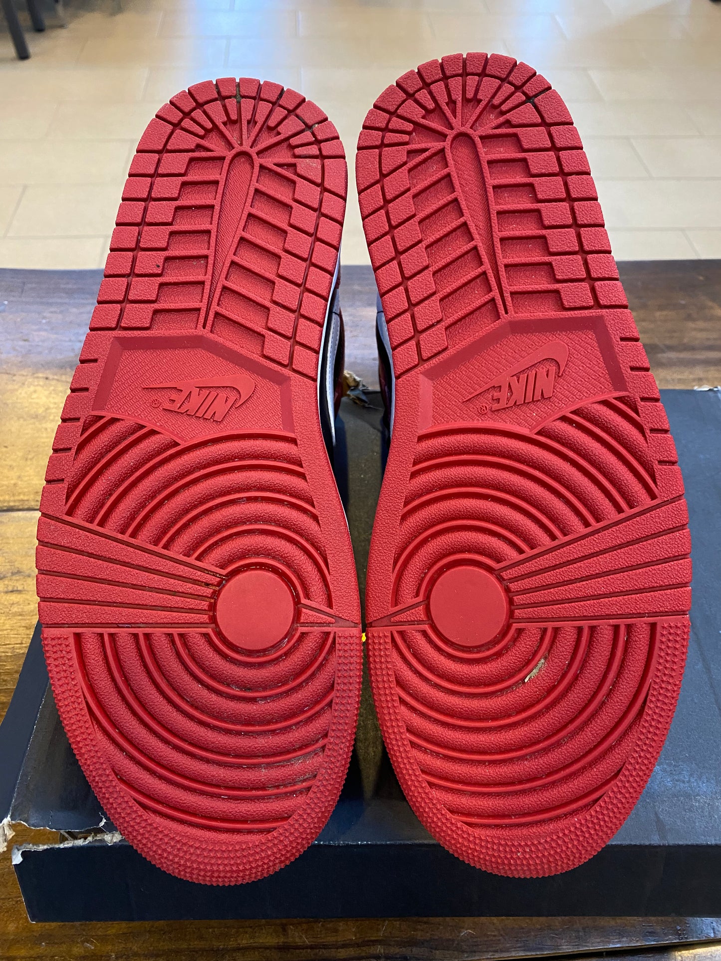 Jordan 1 Mid Gym Red Black White PRE-OWNED