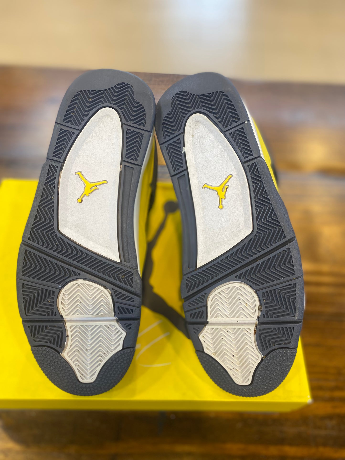 Air Jordan 4 Retro Lightning 2021