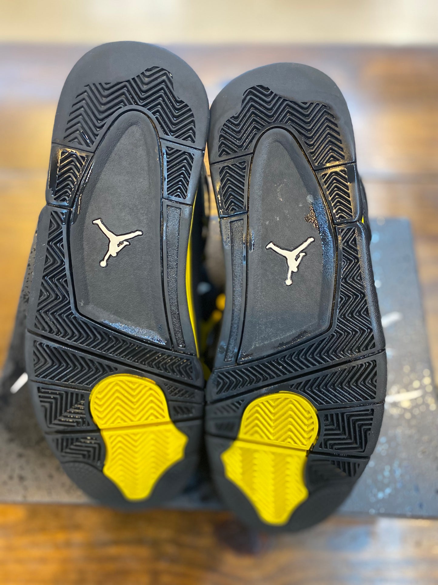 Air Jordan 4 Retro Thunder PRE-OWNED