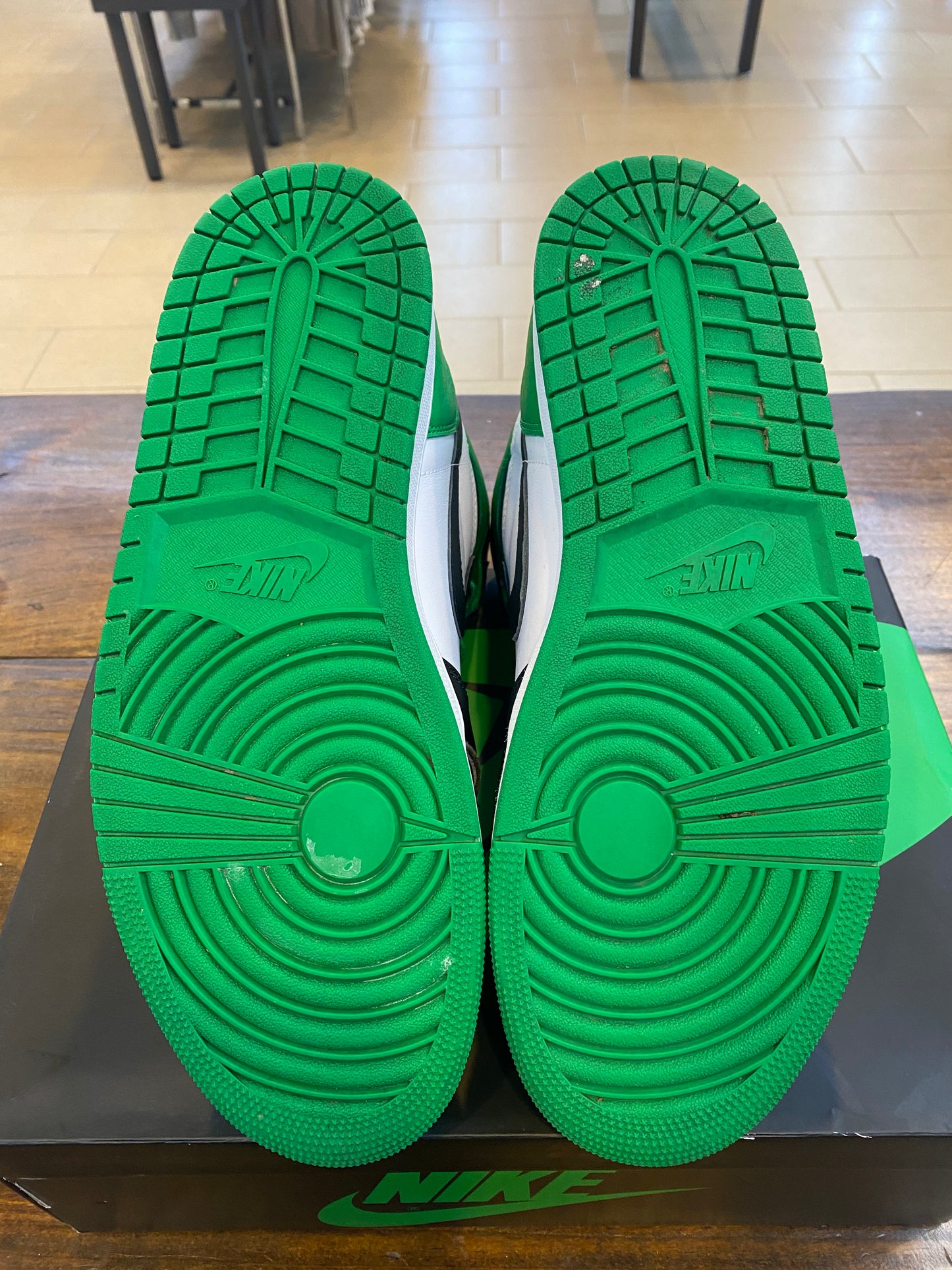 Jordan 1 Retro High OG Lucky Green PRE-OWNED