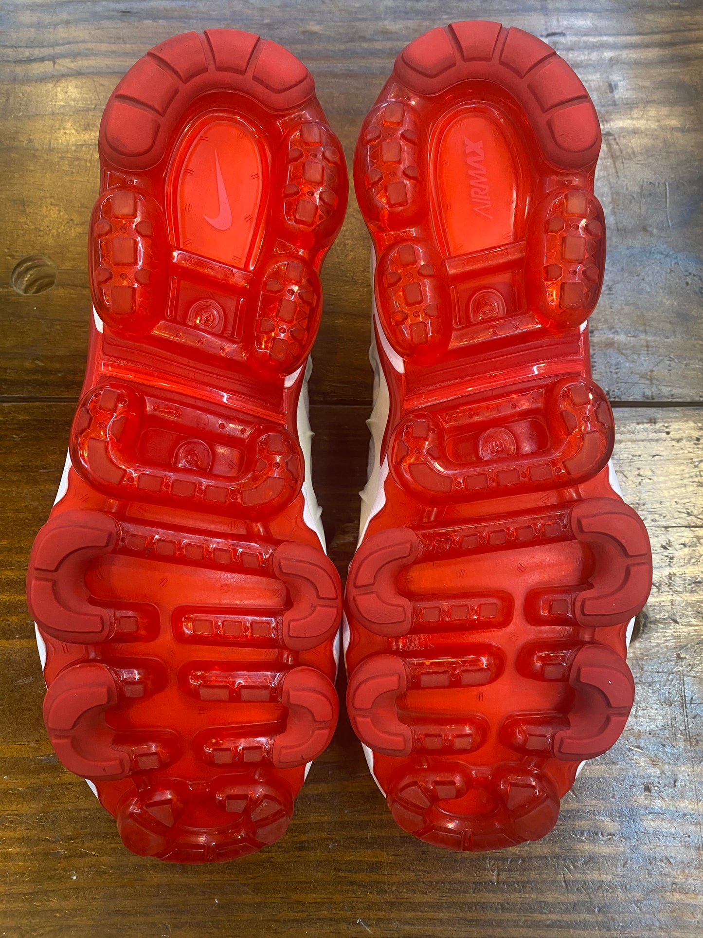 Air Vapor Max Plus White University Red PRE OWNED