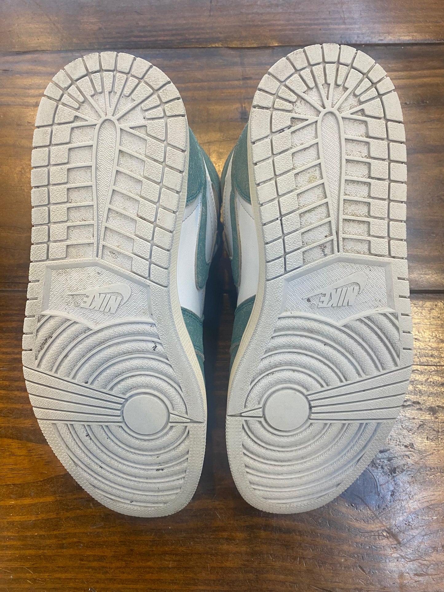 Jordan 1 Retro High OG Turbo Green PRE OWNED