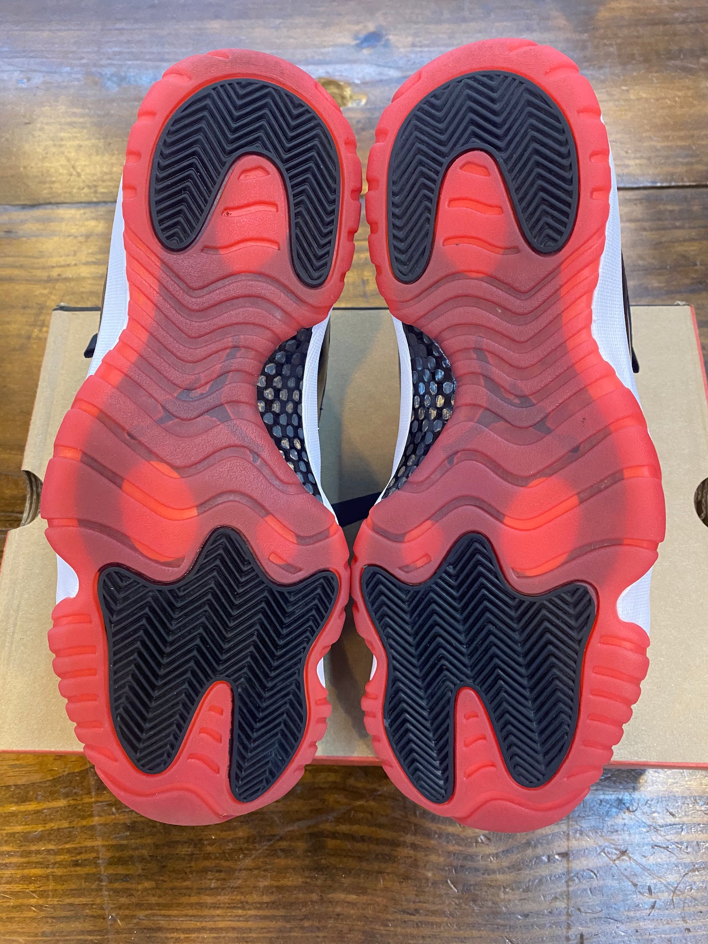 Jordan 11 Retro Low Bred 2025 PRE OWNED