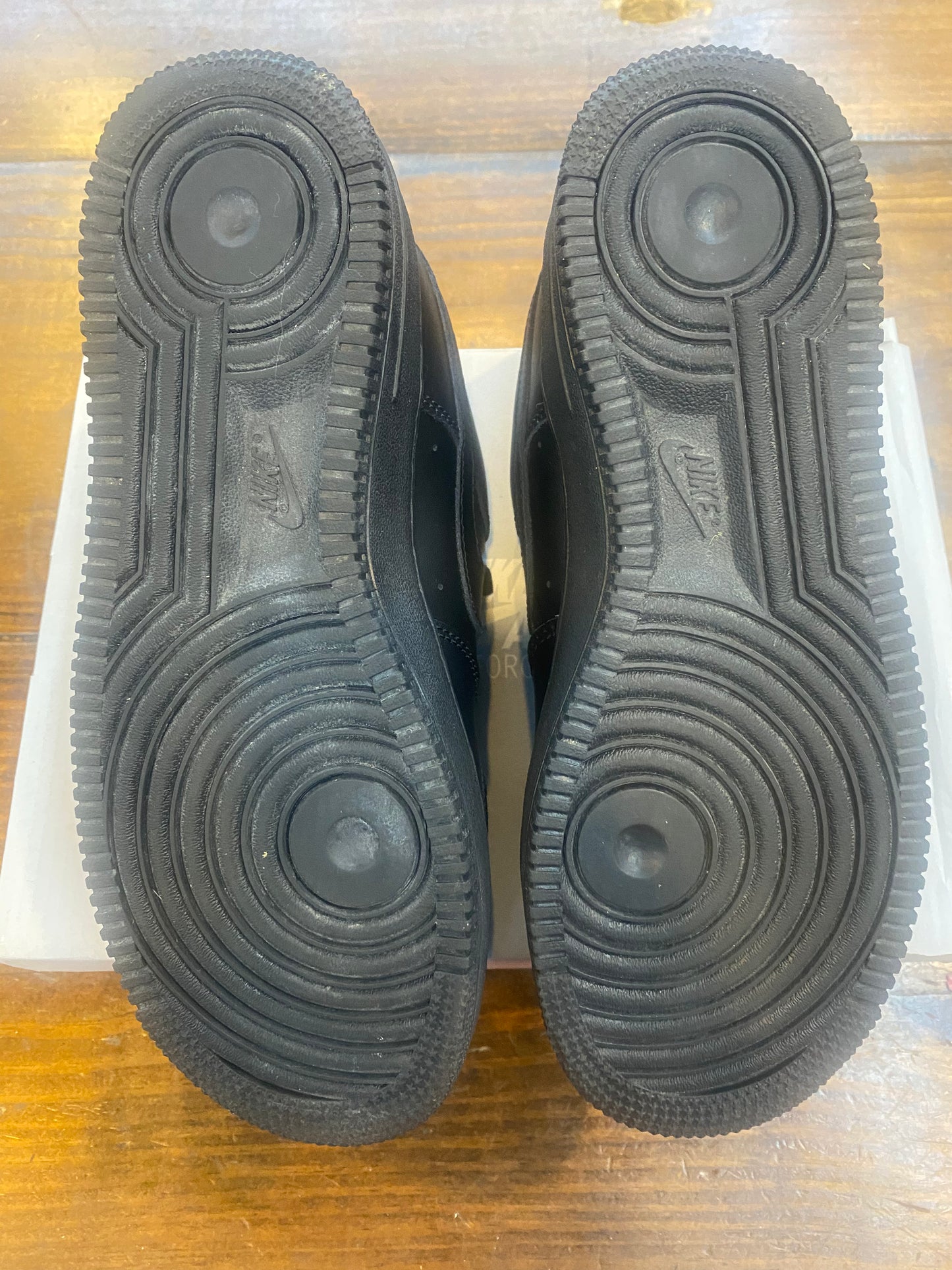 Air Force 1 LE GS Triple Black PRE OWNED