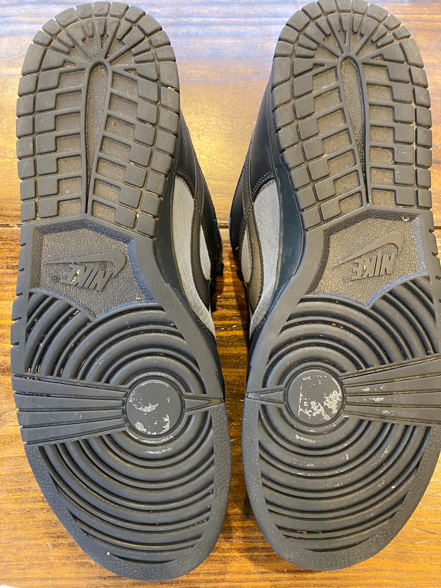 Dunk Low SE Off Noir Smoke Grey PRE OWNED