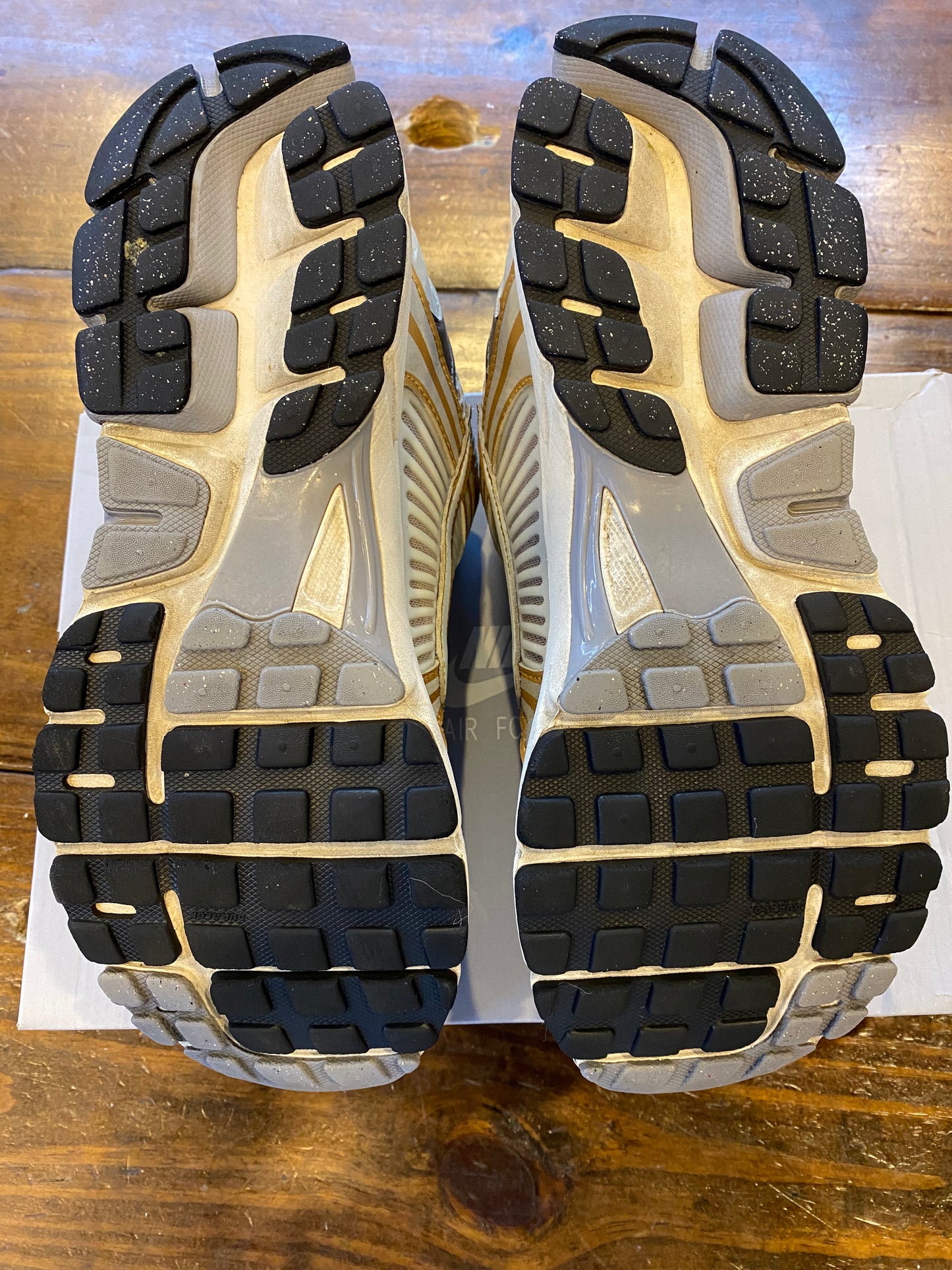 Air Zoom Vomero 5 Metallic Pewter Gold PRE OWNED