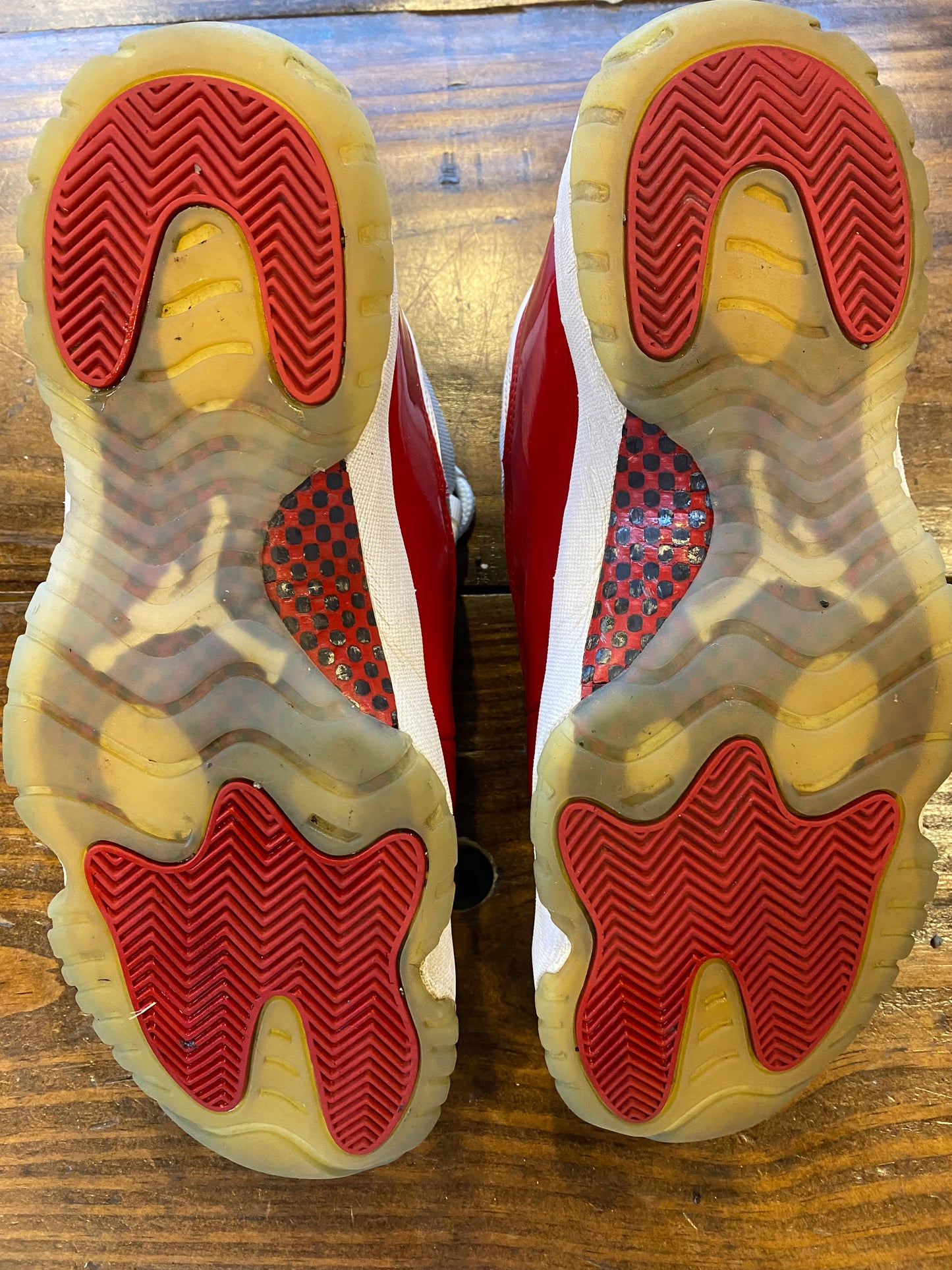 Jordan 11 Retro Cherry PRE OWNED