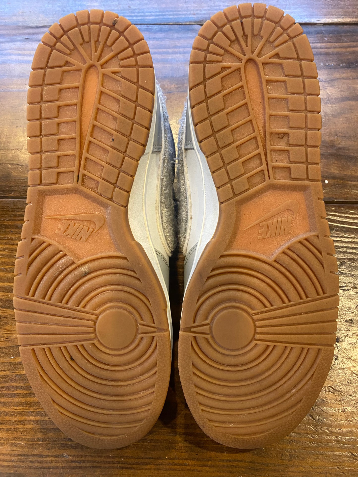 Dunk High Chenille Swoosh Light Smoke Grey PRE OWNED