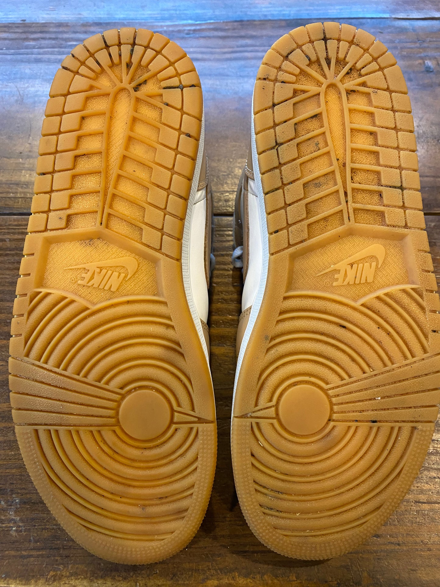 Jordan 1 Mid Tan Gum PRE OWNED