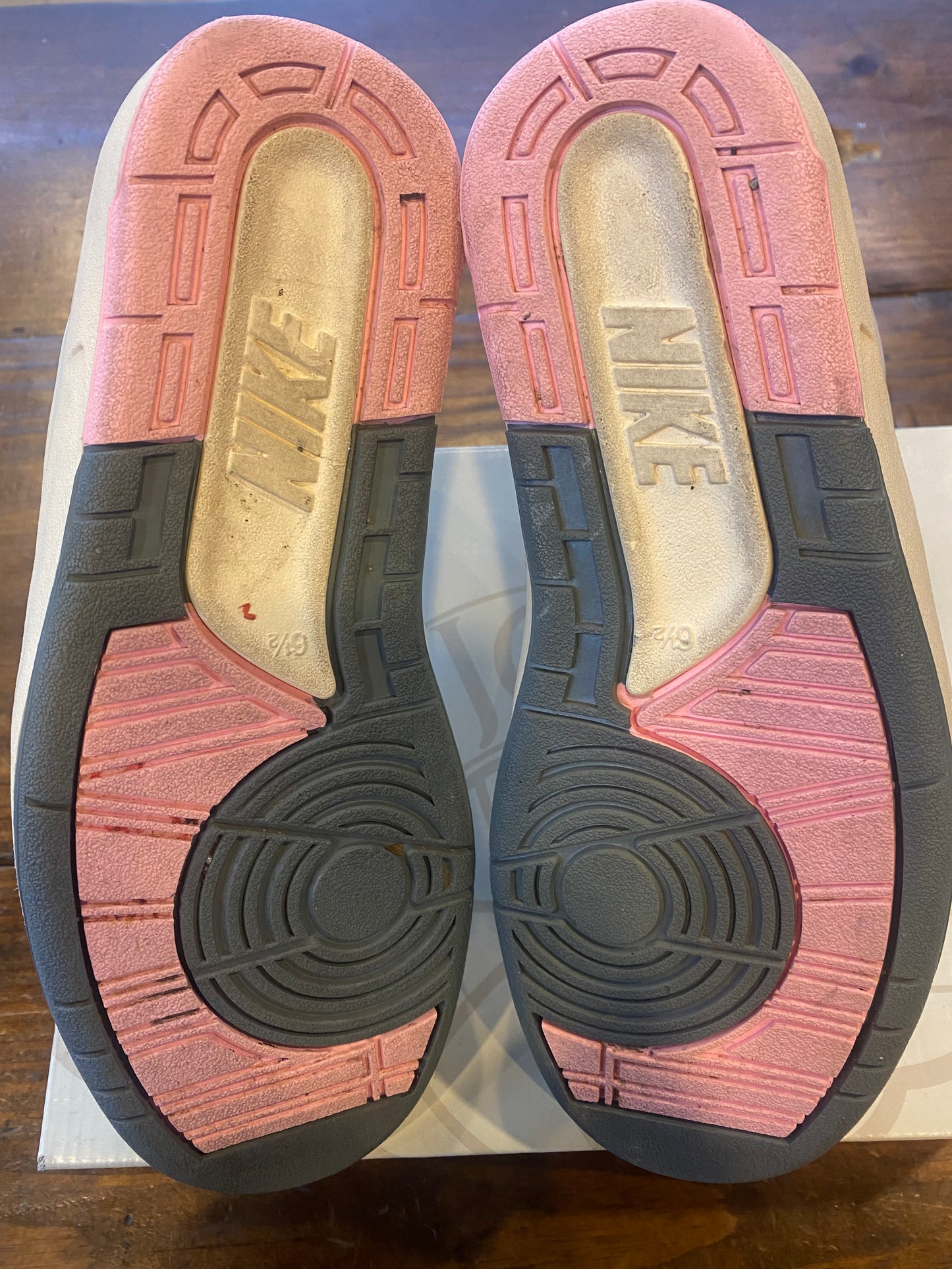 Wmns Jordan 2 Retro Soft Pink PRE OWNED