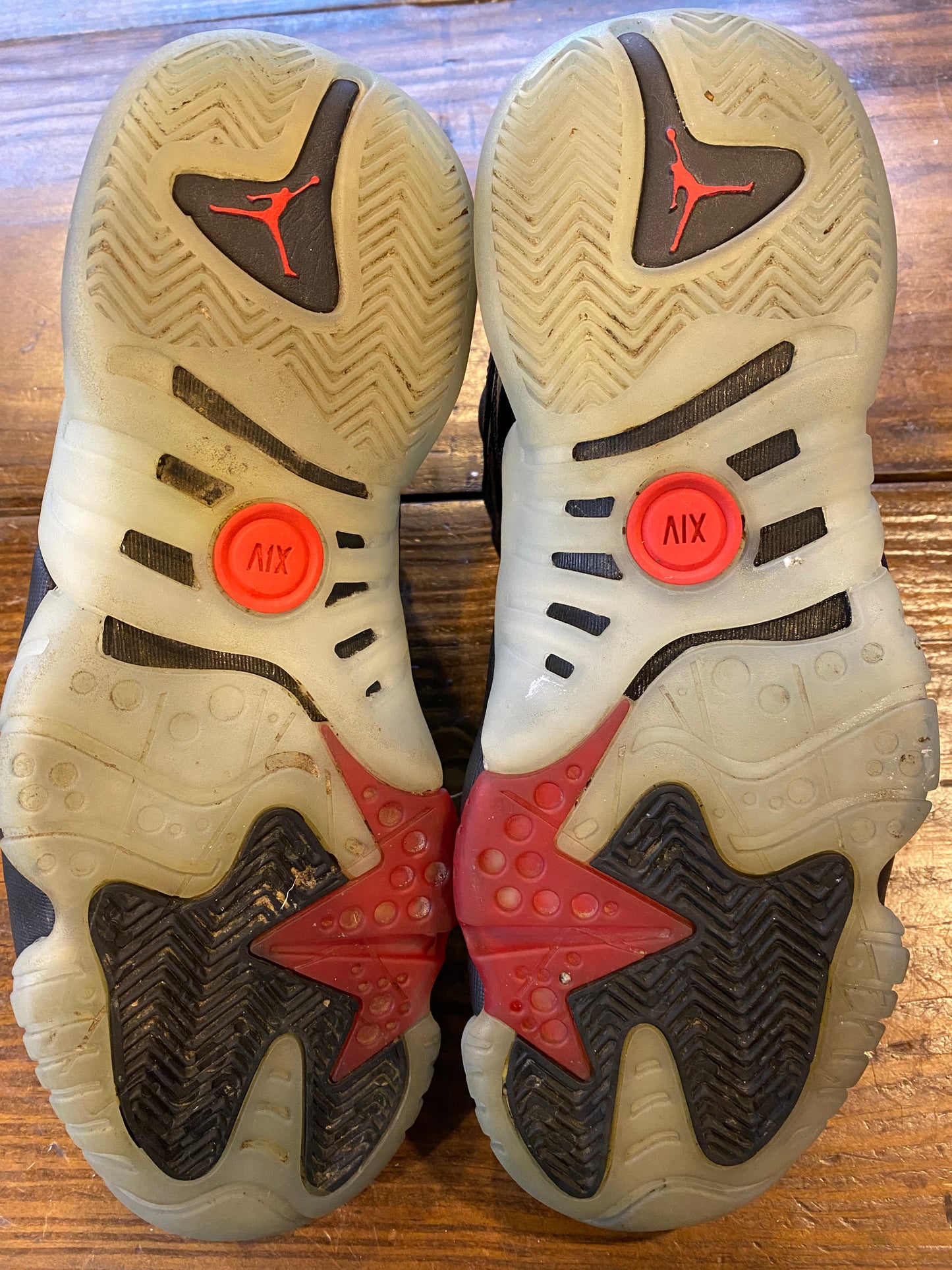 Jumpman Two Trey Black University Red PRE OWNED