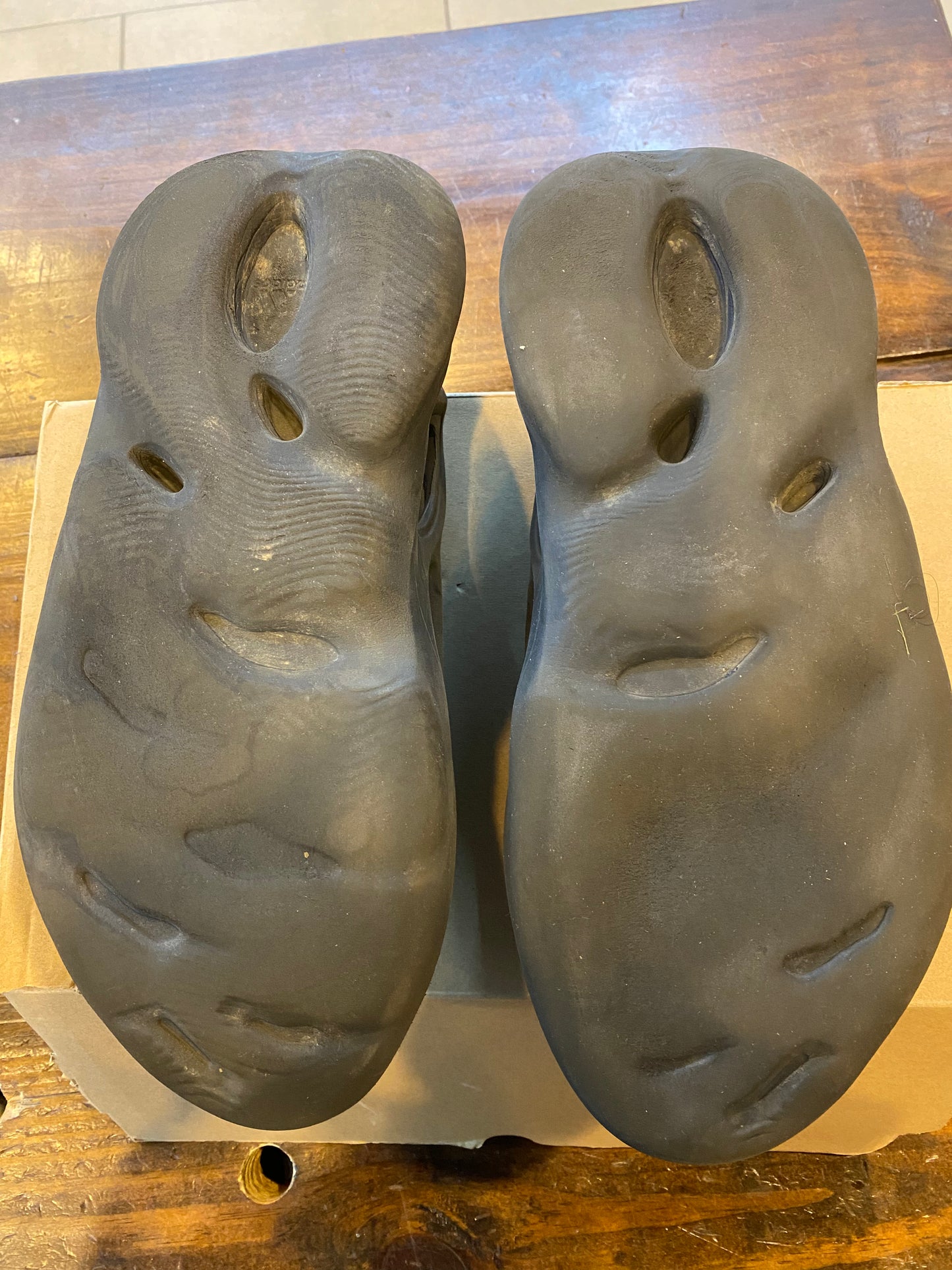 Yeezy Foam Runner Carbon PRE OWNED