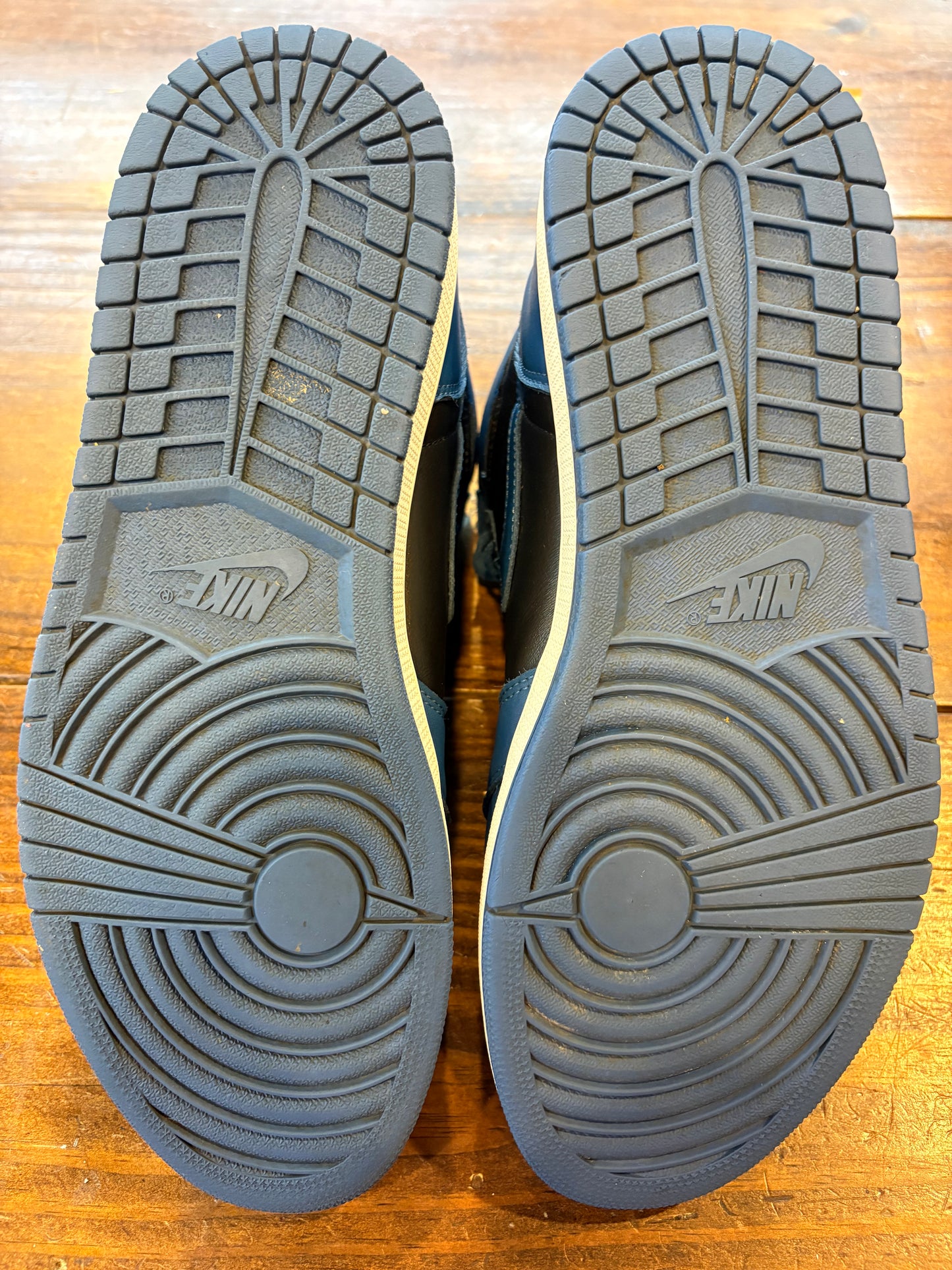 Jordan 1 Retro High OG Dark Marina Blue PRE OWNED