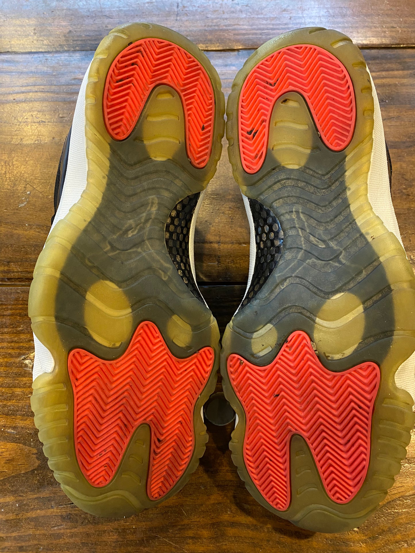 Jordan 11 Retro Low Infrared 23 PRE OWNED