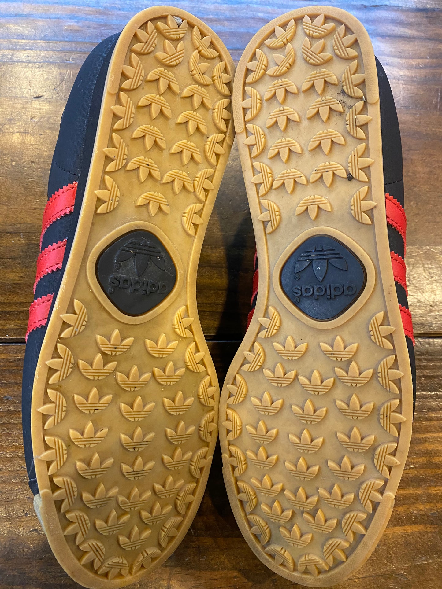 Samoa Black Scarlet Gum PRE OWNED