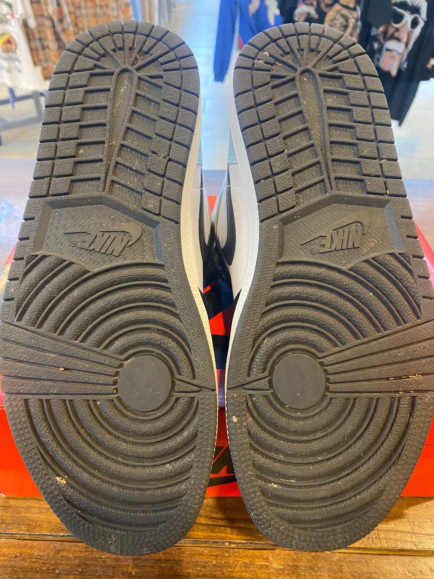 Wmns Jordan 1 Retro High OG Silver Toe PRE OWNED