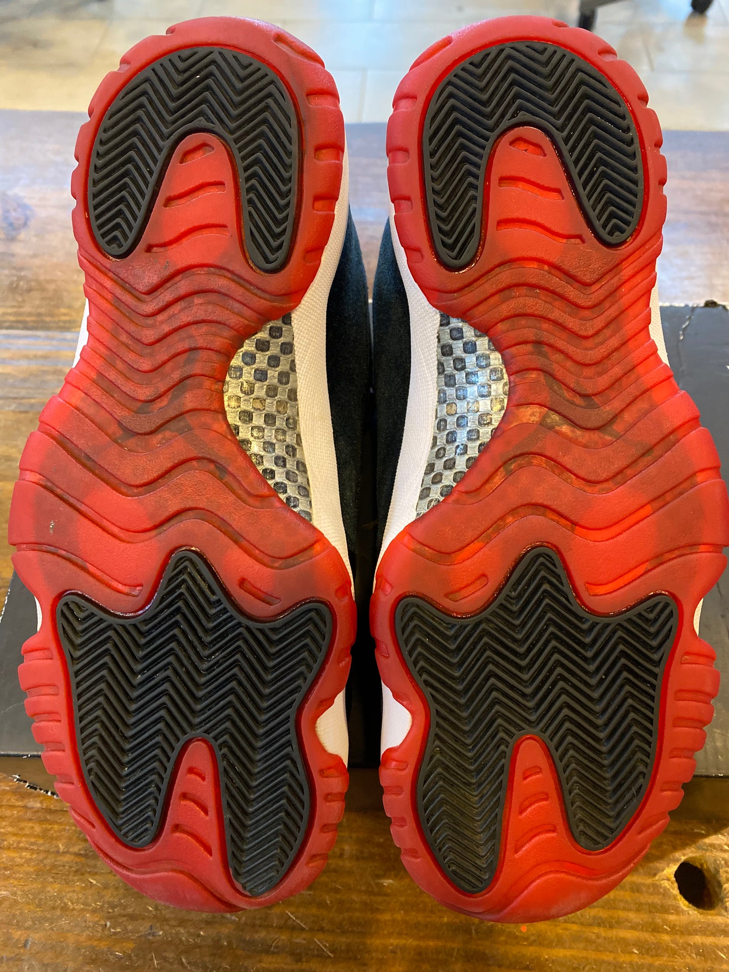 Wmns Jordan 11 Retro Bred Velvet PRE OWNED