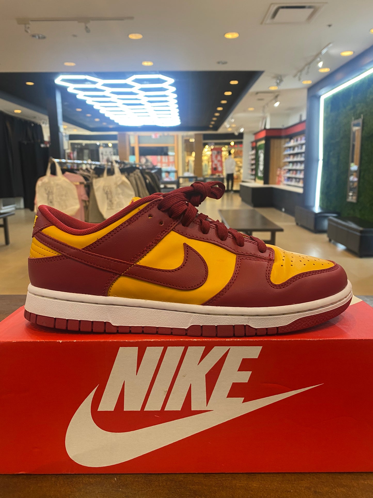Dunk Low USC PRE-OWNED