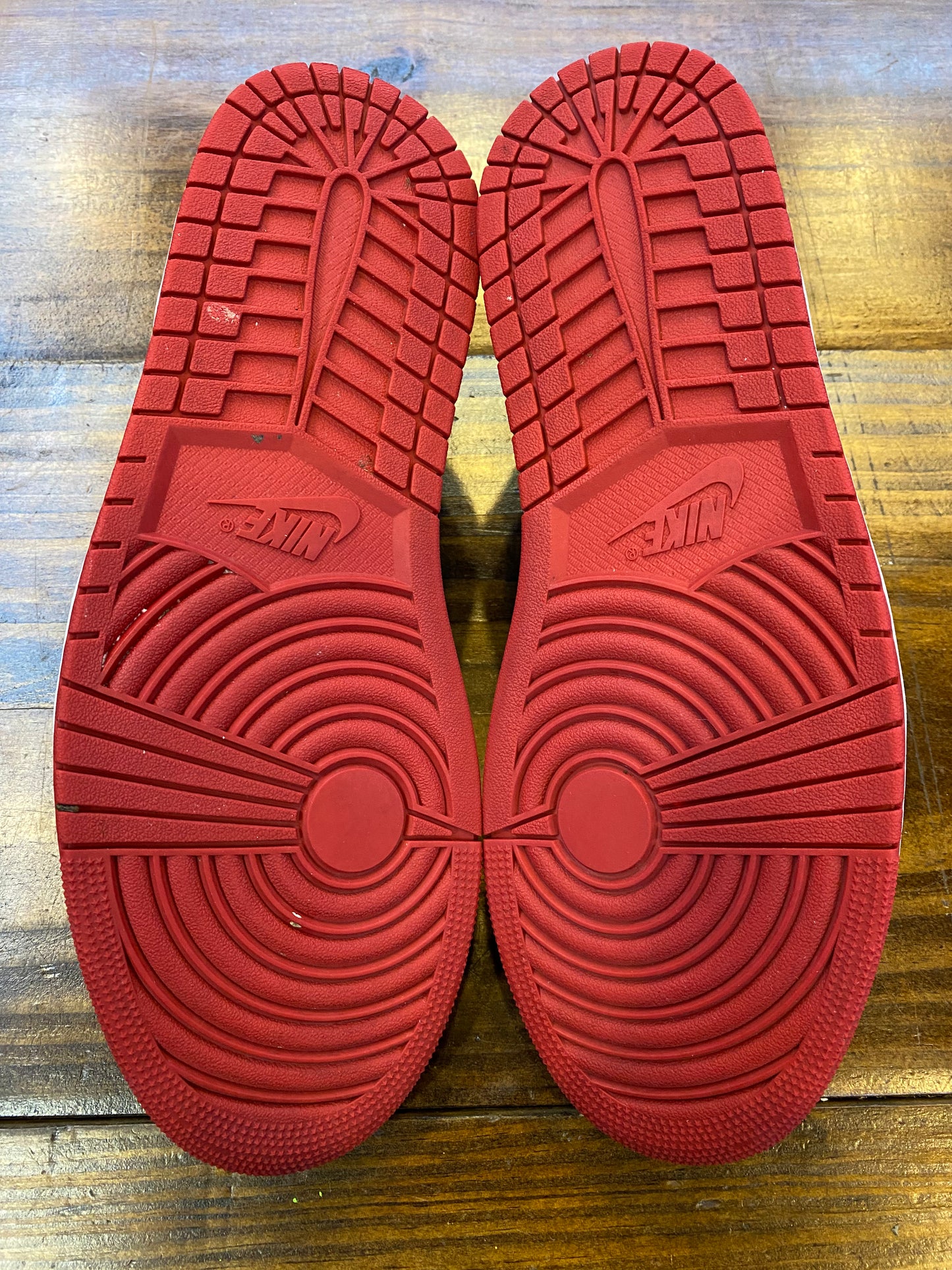 Jordan 1 Retro Low OG Black Toe PRE-OWNED