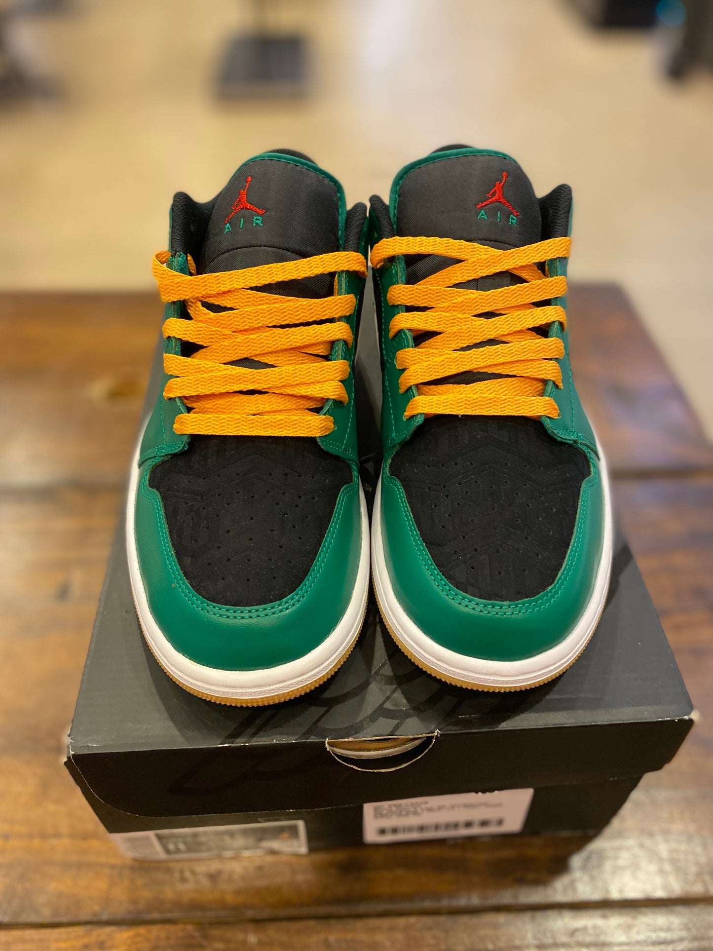 Air Jordan 1 Low SE Christmas PRE-OWNED