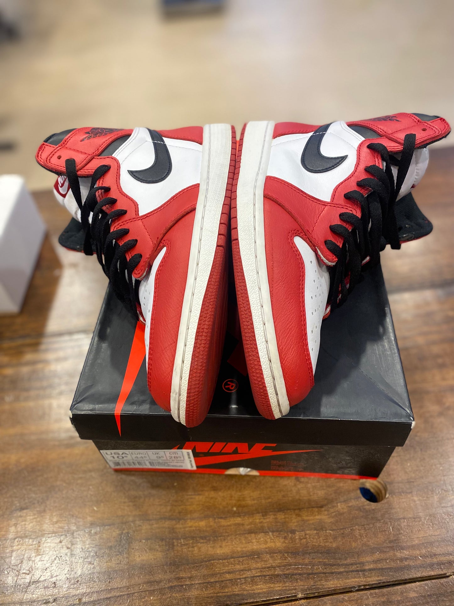 Air Jordan 1 Retro High OG Chicago 2015 PRE-OWNED