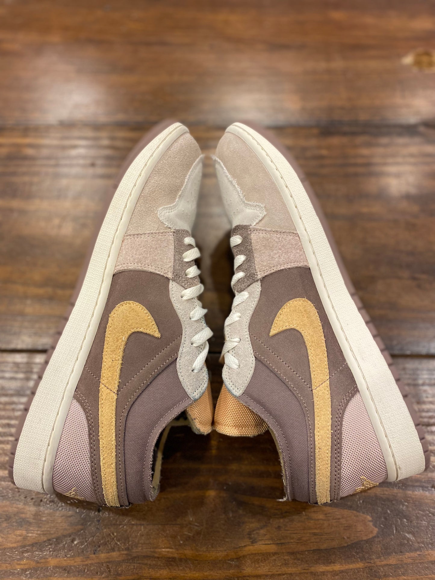 Air Jordan 1 Low SE Craft Inside Out - Taupe Haze PRE-OWNED