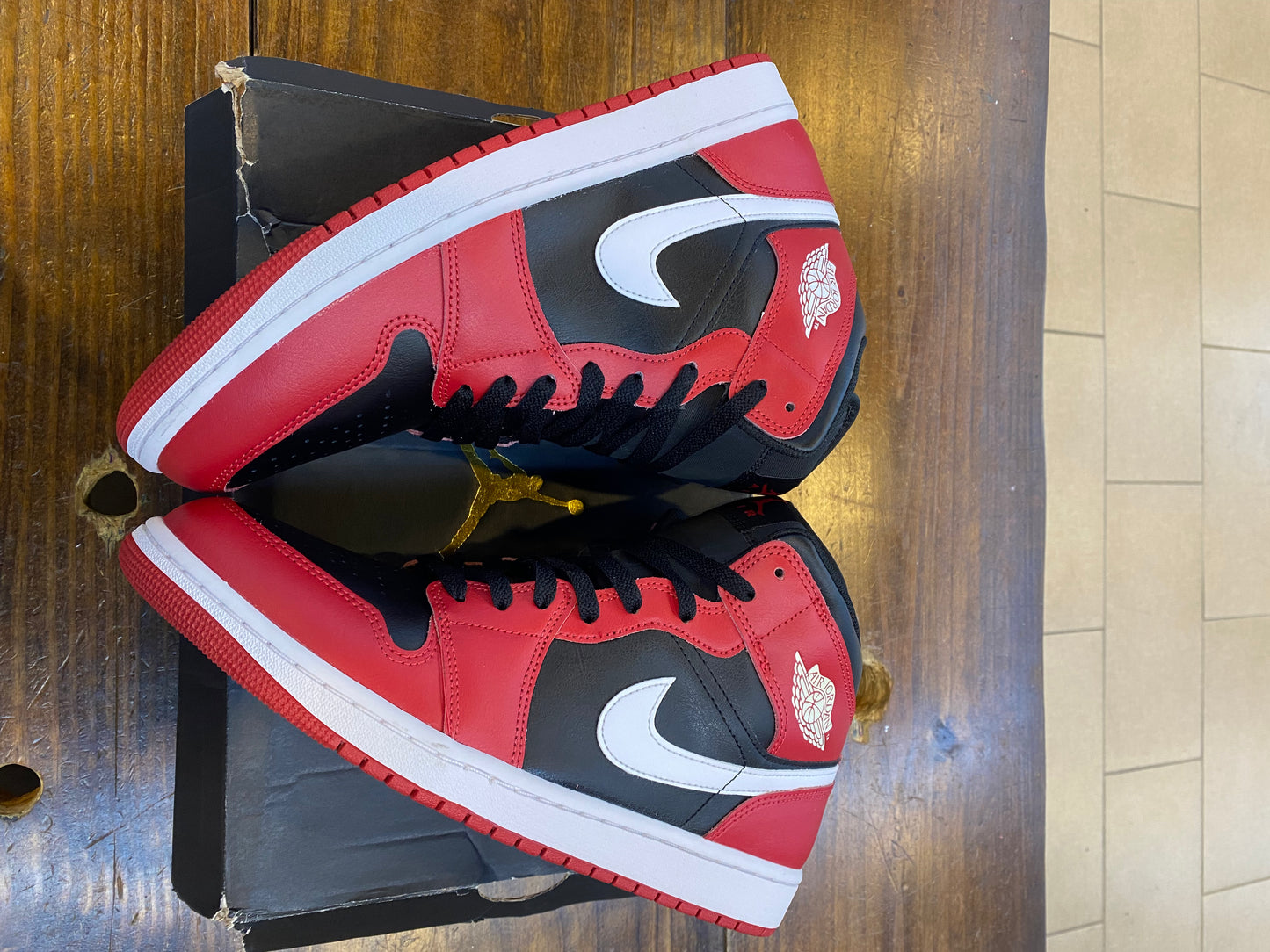 Jordan 1 Mid Gym Red Black White PRE-OWNED