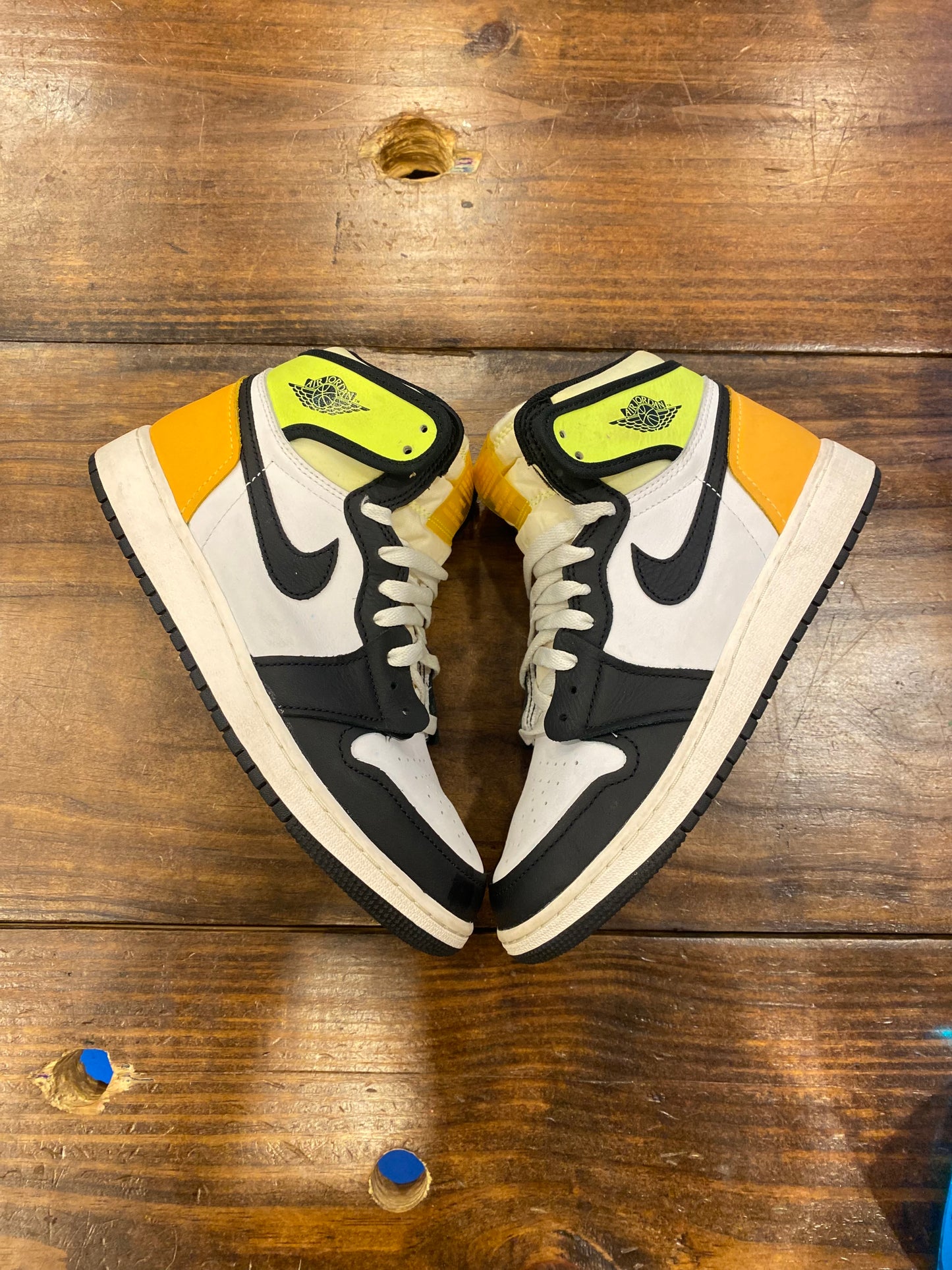 Air Jordan 1 Retro High OG GS Volt Gold PRE OWNED