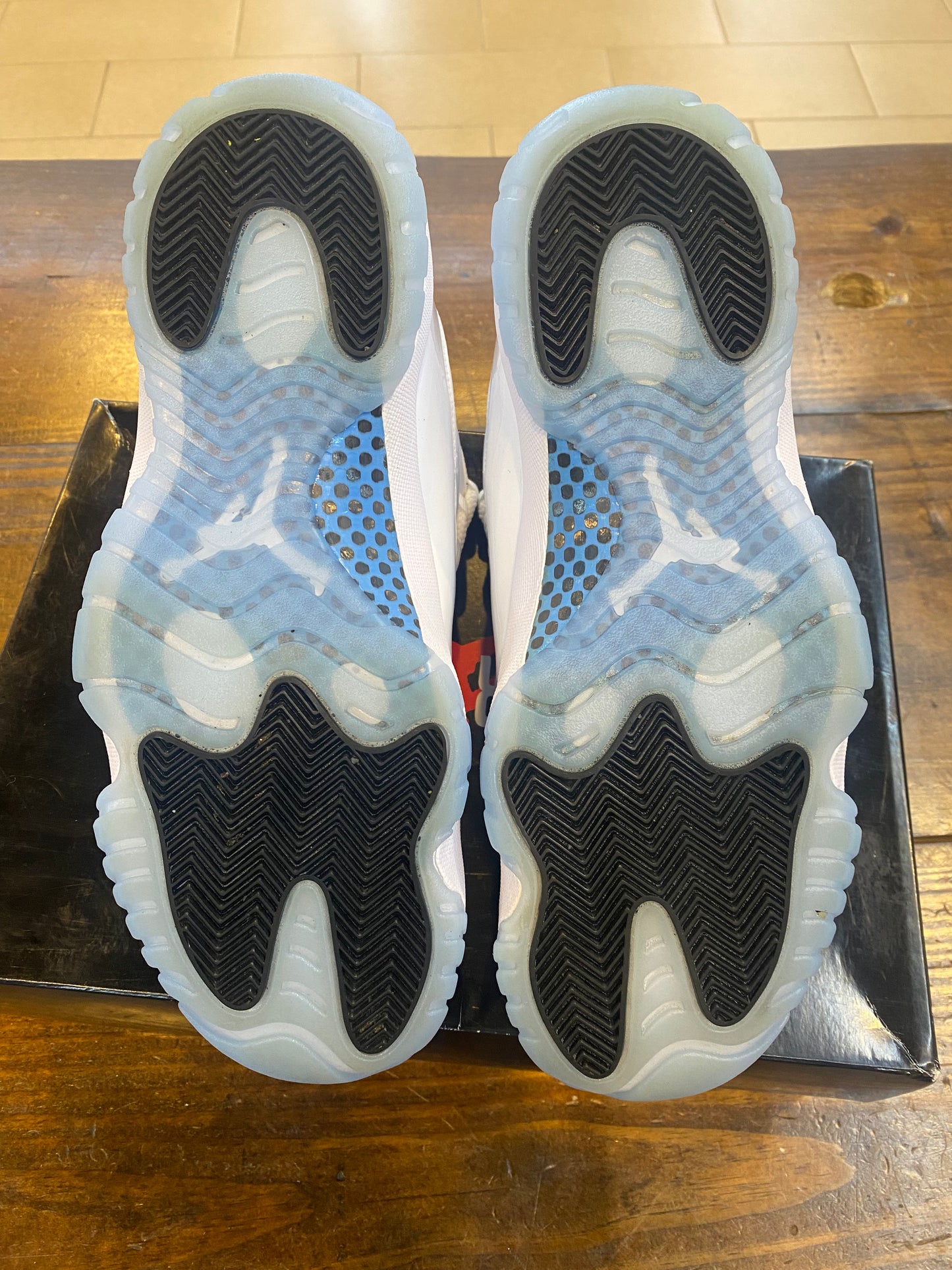 Jordan 11 Retro Columbia Legend Blue 2024 PRE OWNED