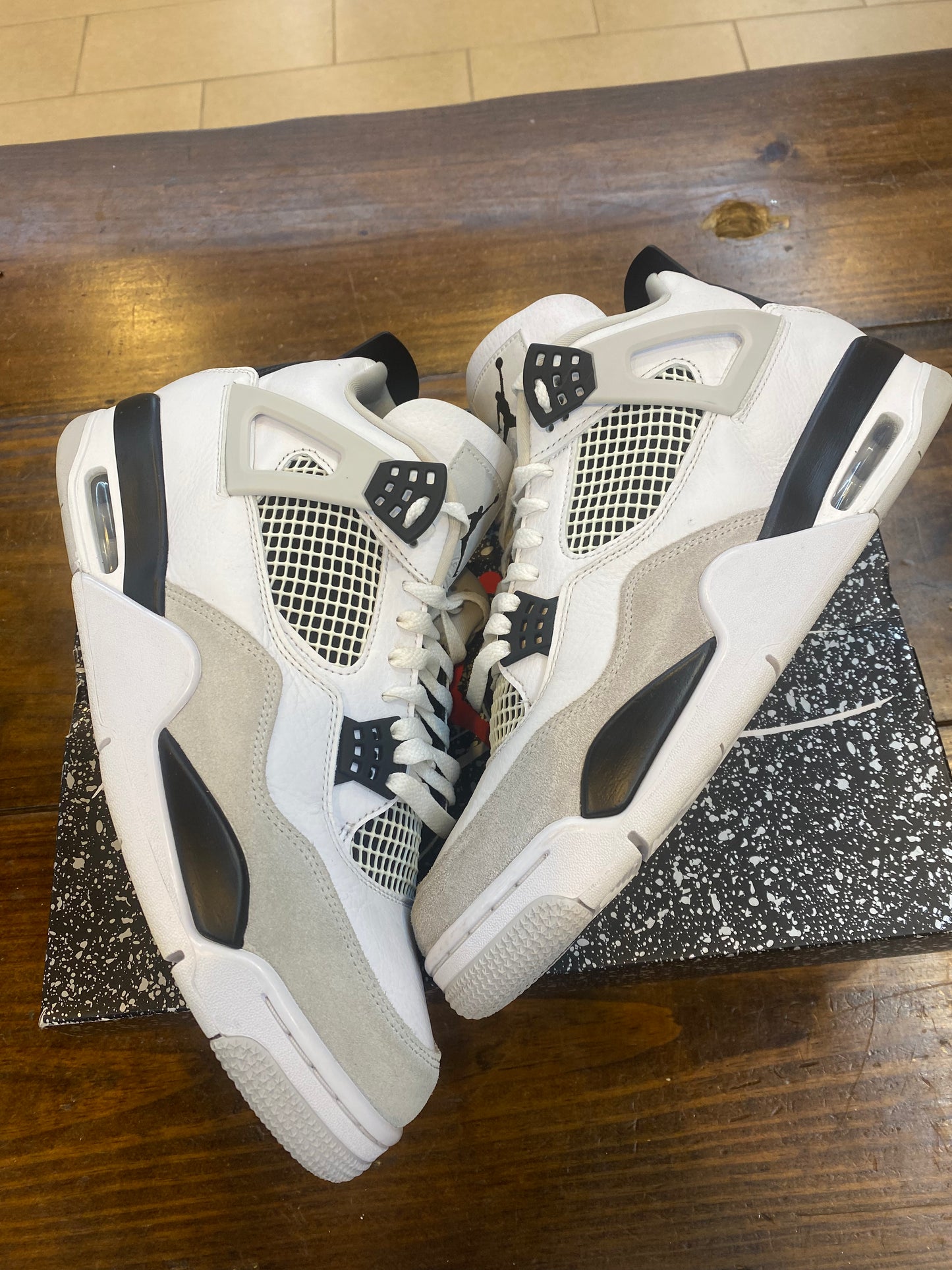 Jordan 4 Retro Military Black PRE OWNED