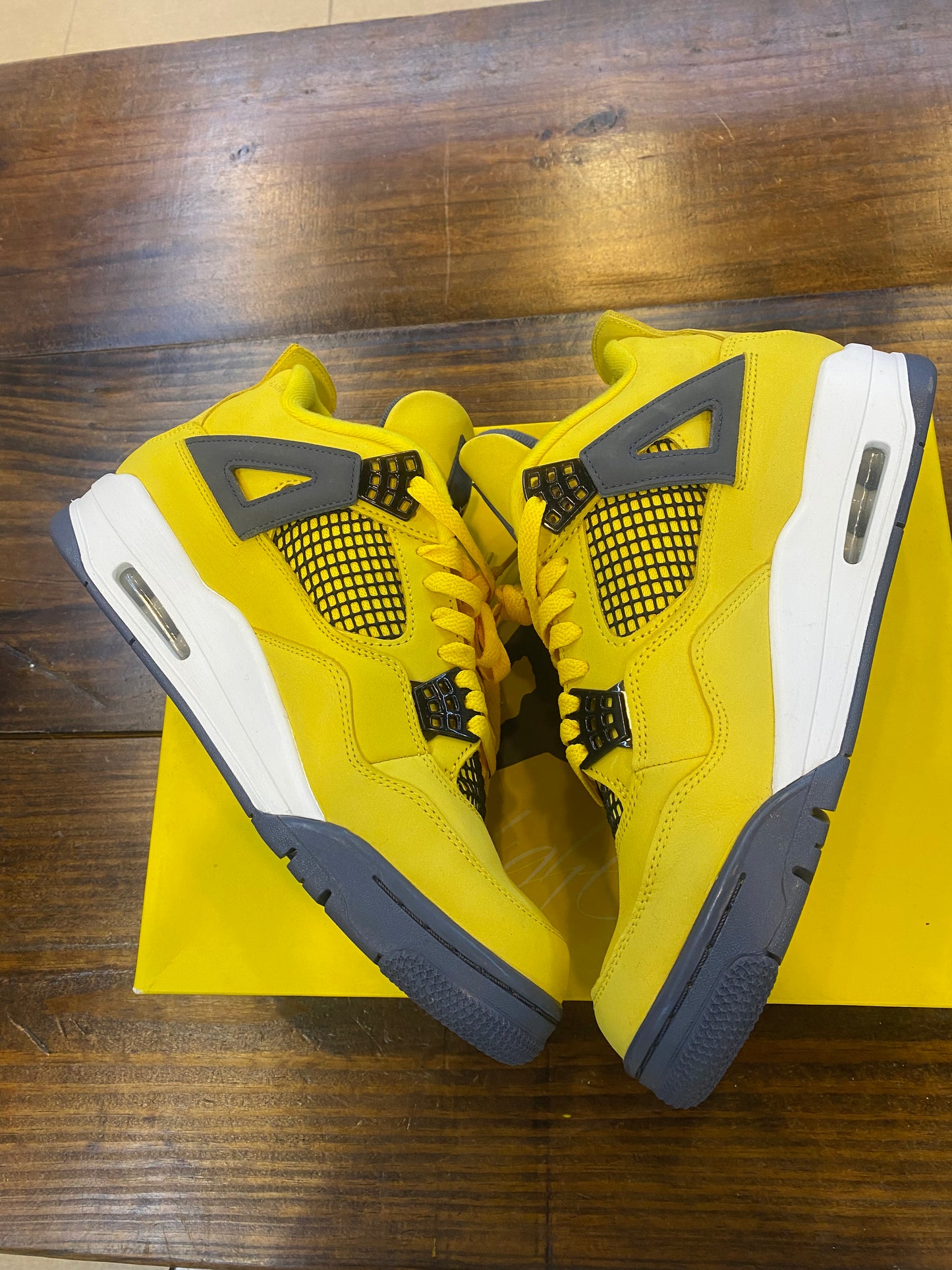 Air Jordan 4 Retro Lightning 2021