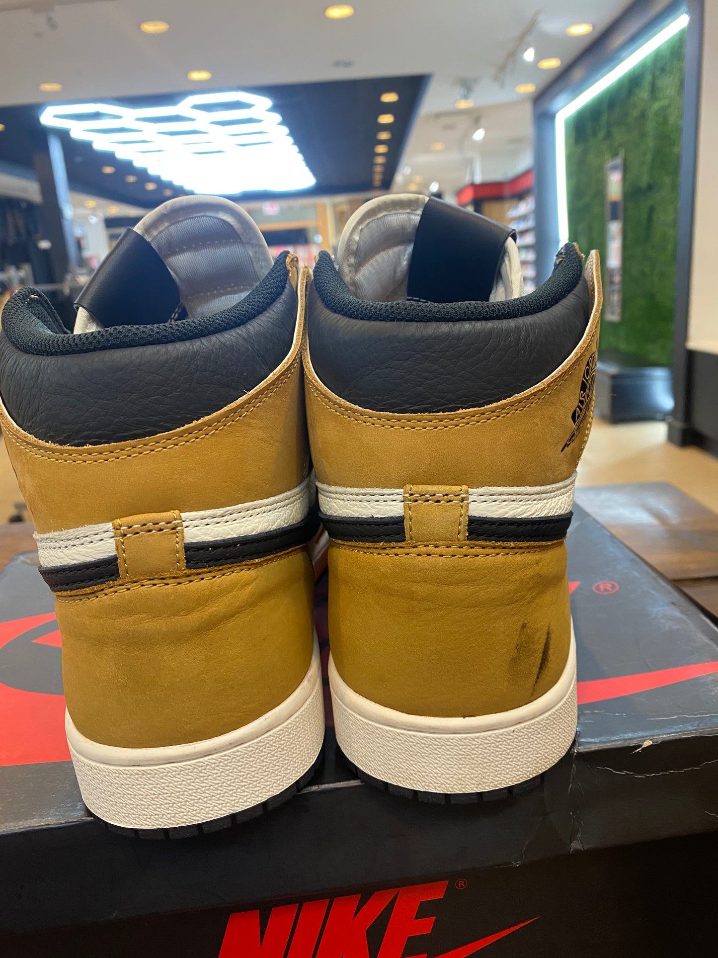 Jordan 1 Retro High OG Rookie Of The Year PRE OWNED