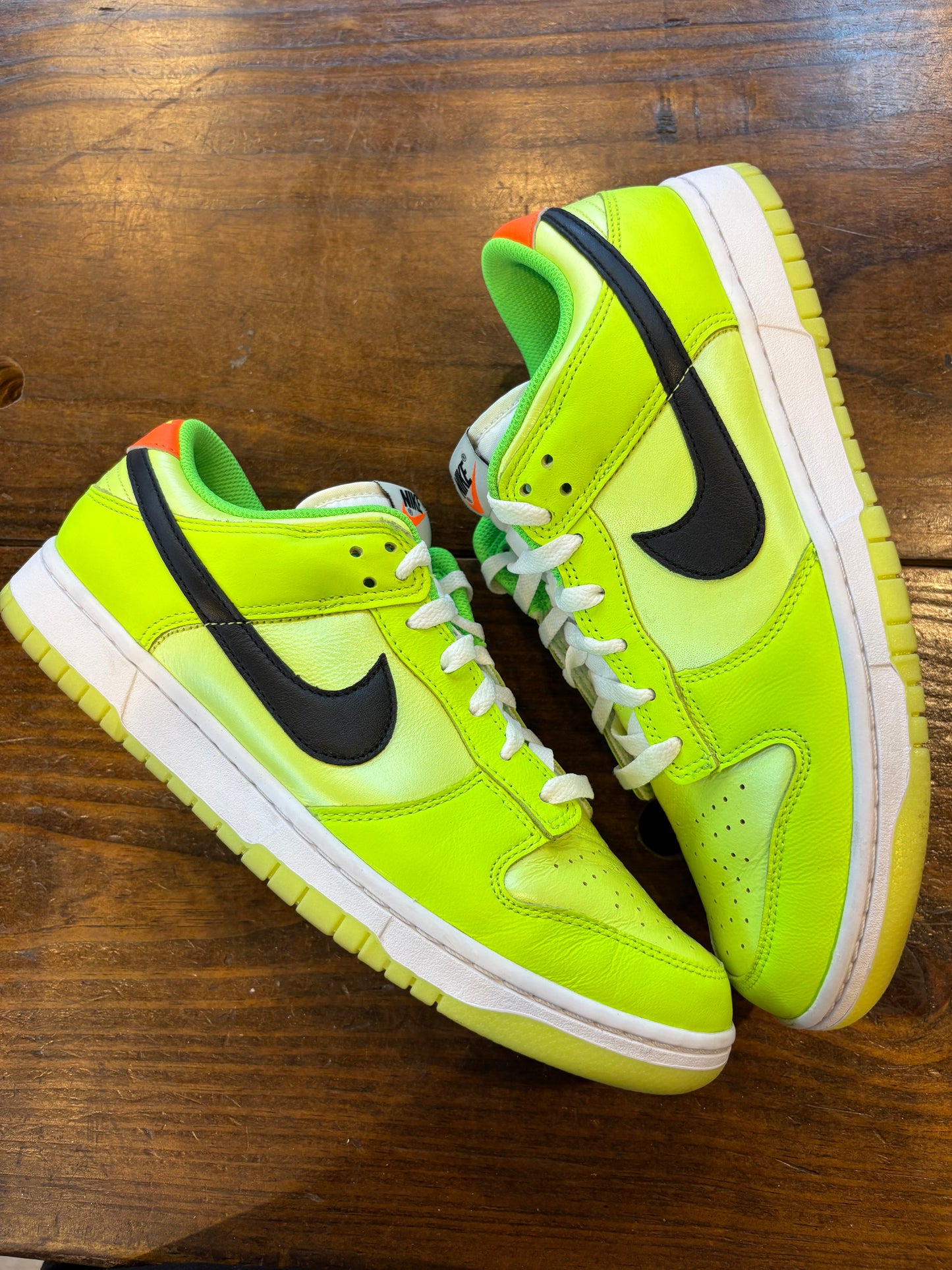 Dunk Low SE Volt