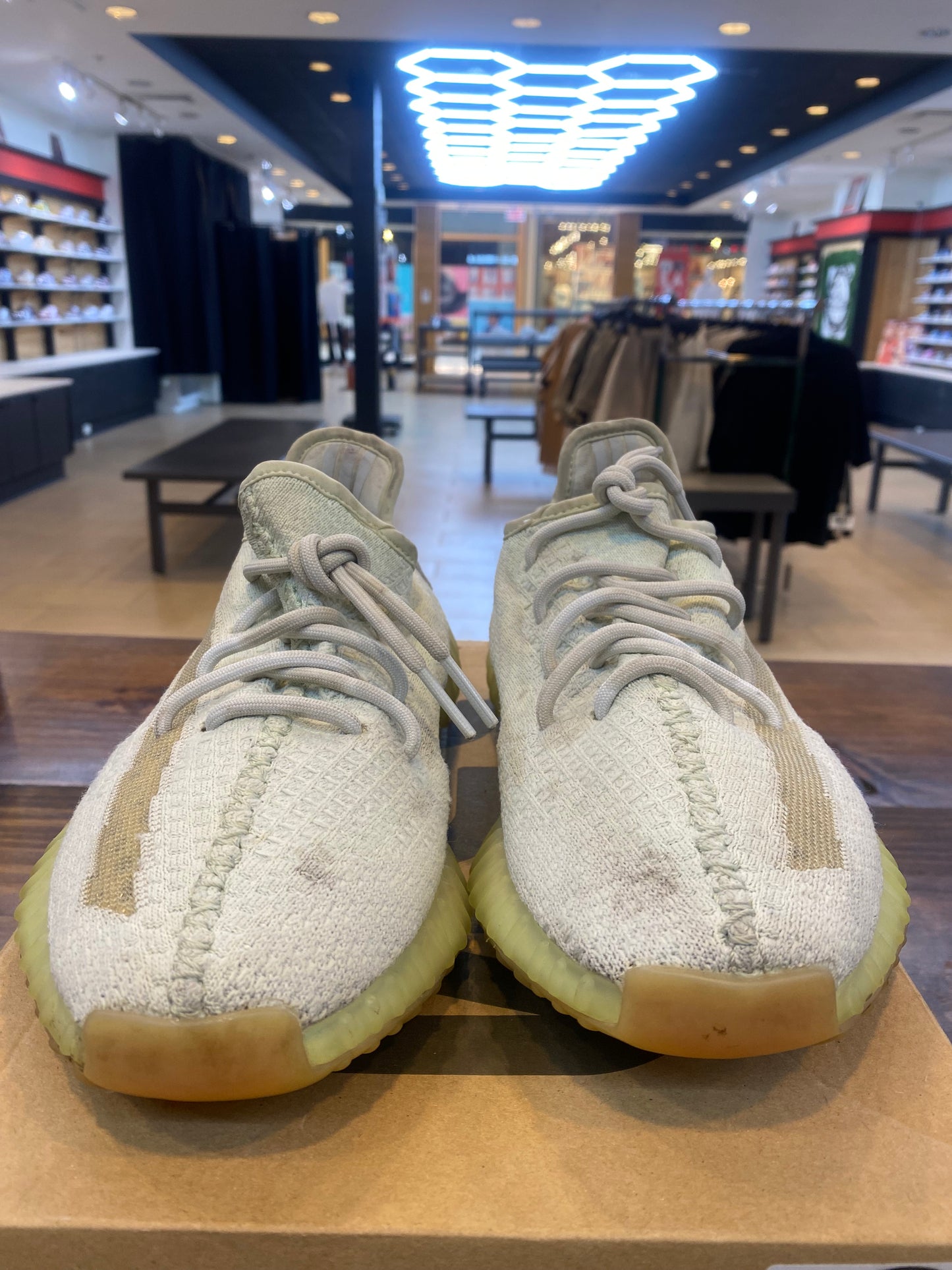 Yeezy Boost 350 V2 Hyperspace PRE OWNED