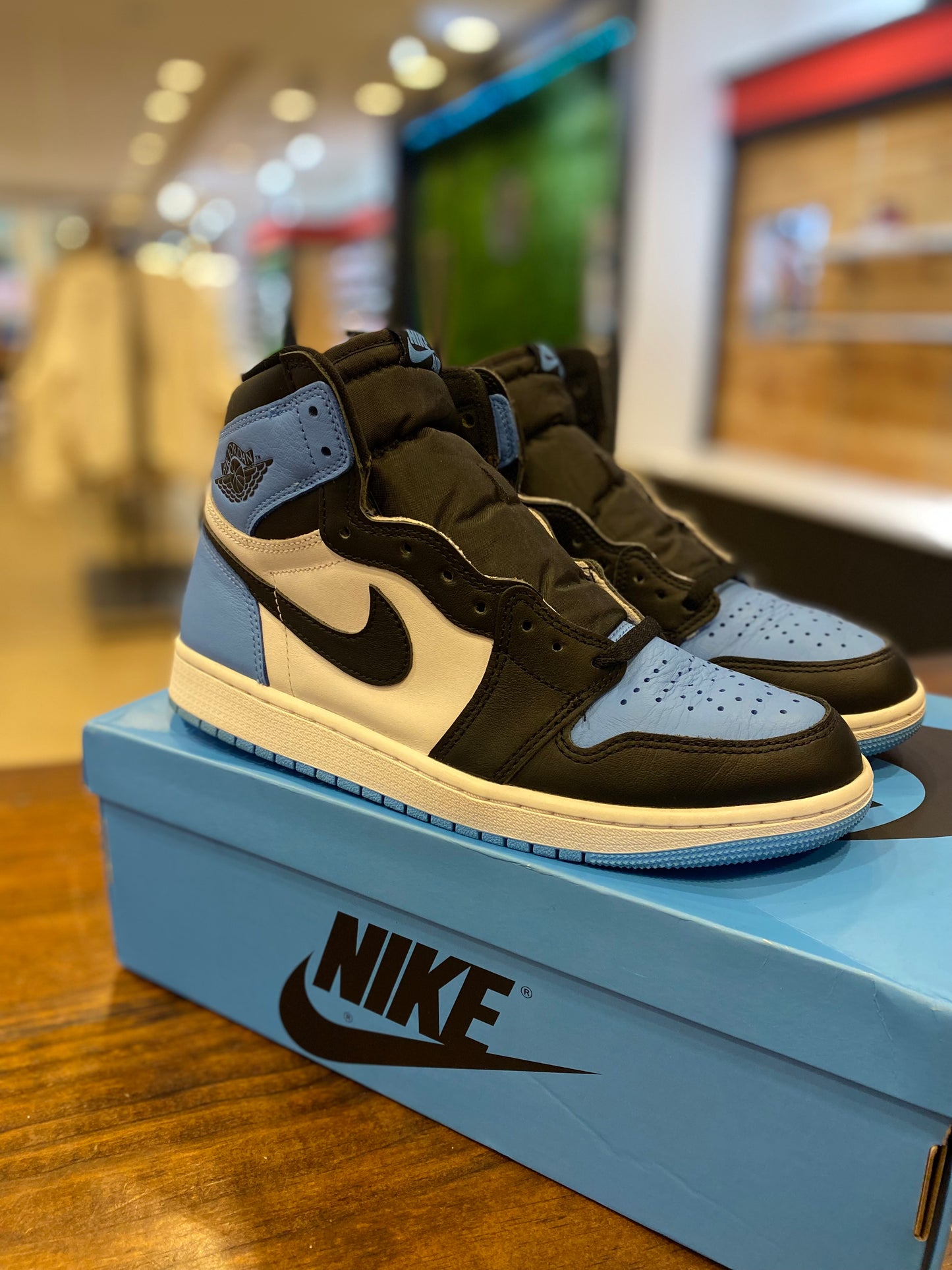 Air Jordan 1 Retro High OG UNC Toe PRE-OWNED