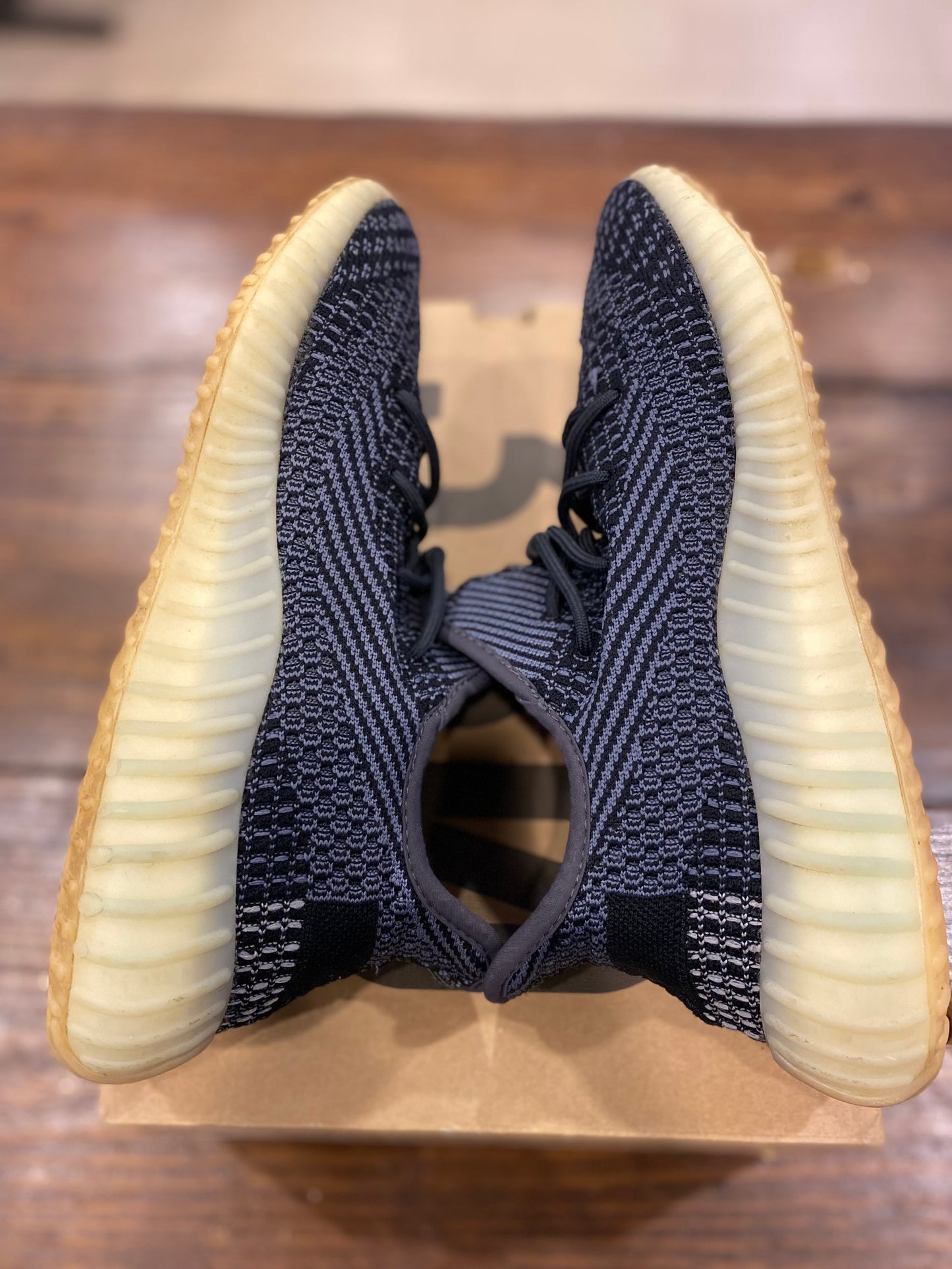 Yeezy Boost 350 V2 Carbon PRE-OWNED