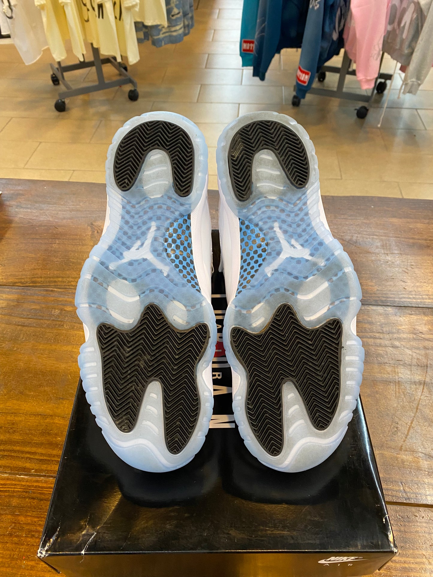 Jordan 11 Retro Columbia Legend Blue 2024 PRE OWNED