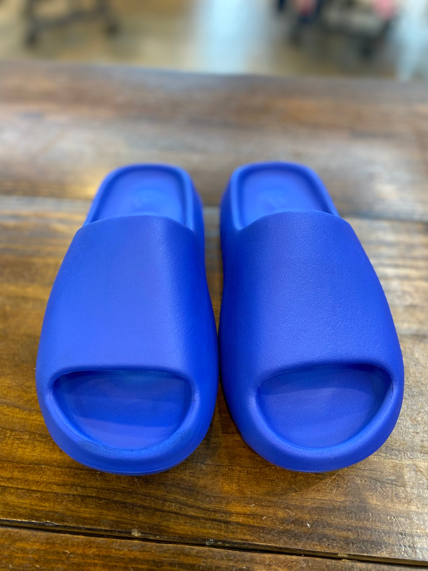 Yeezy Slide Azure PRE-OWNED