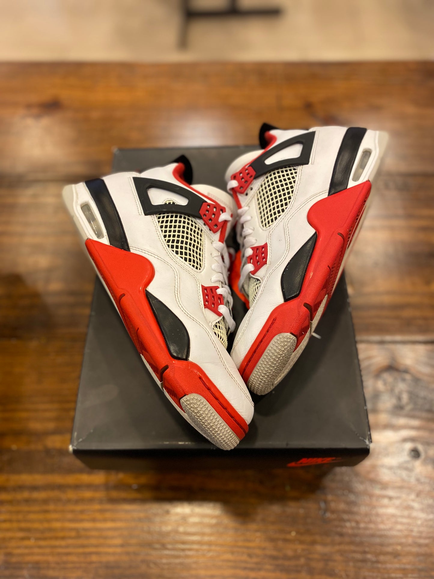 Jordan 4 Retro Fire Red PRE-OWNED