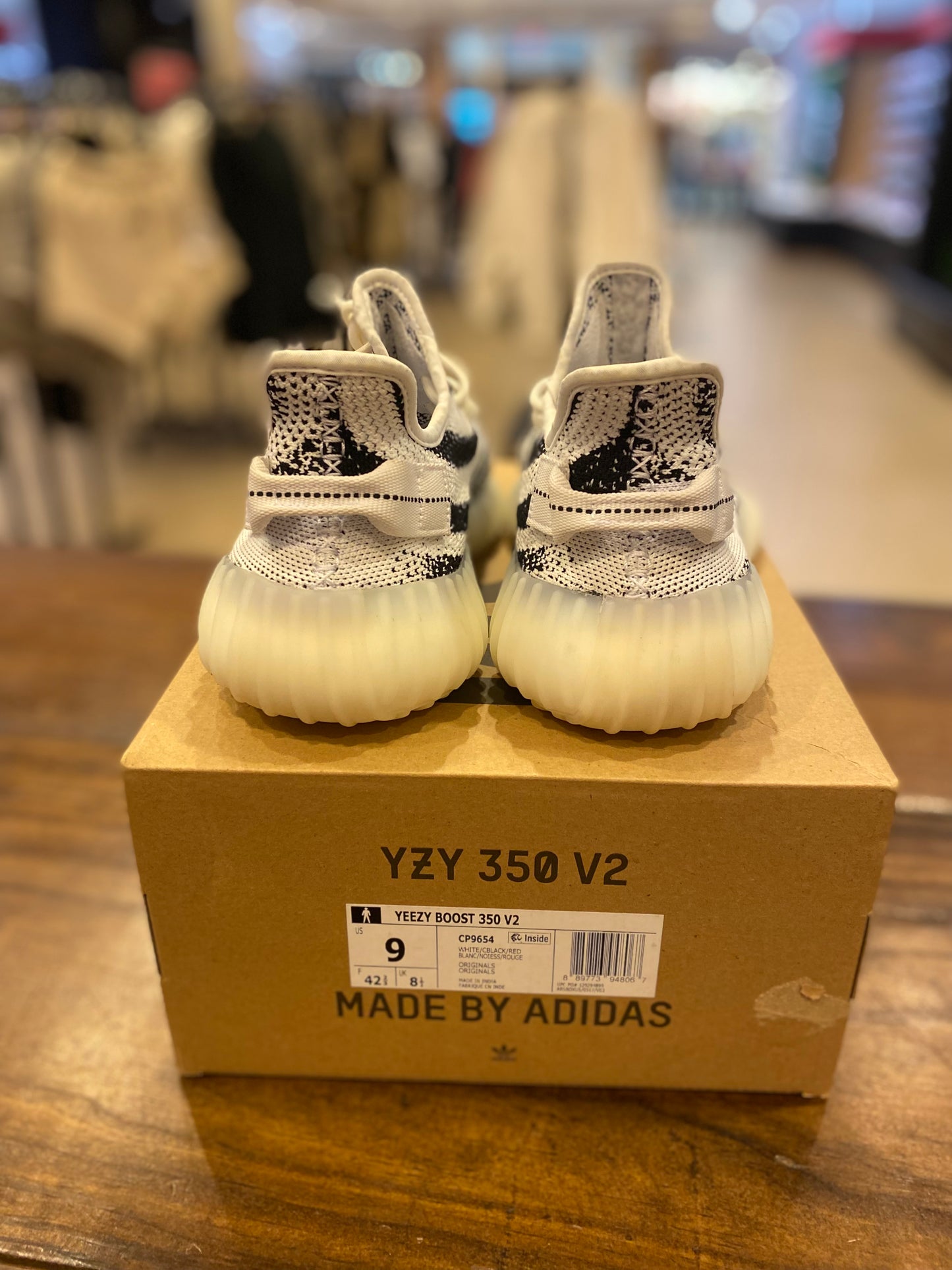 Yeezy Boost 350 V 2 Zebra PRE-OWNED