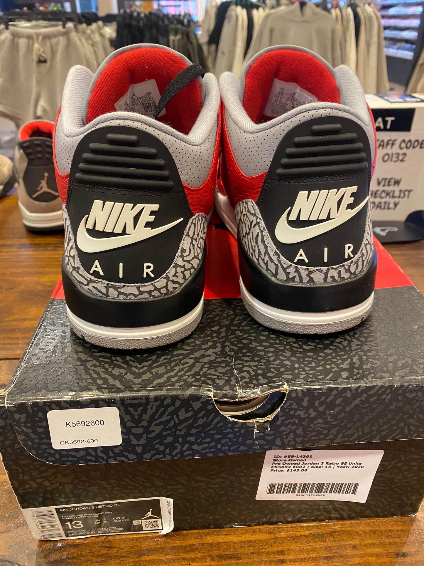 Pre Owned Jordan 3 Retro SE Unite