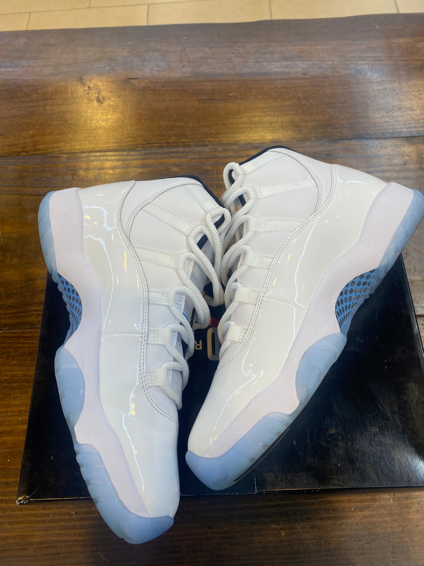 Jordan 11 Retro Columbia Legend Blue 2024 PRE OWNED