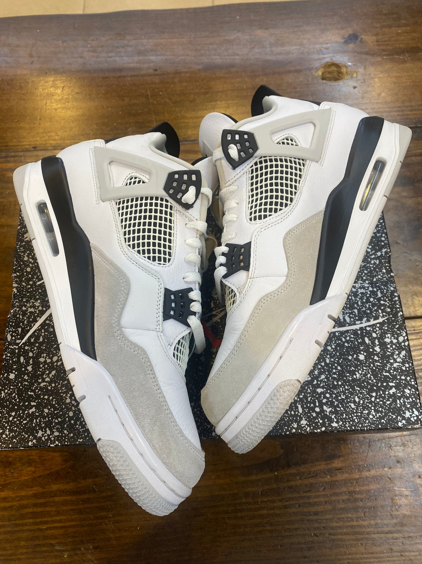 Jordan 4 Retro Military Black PRE OWNED