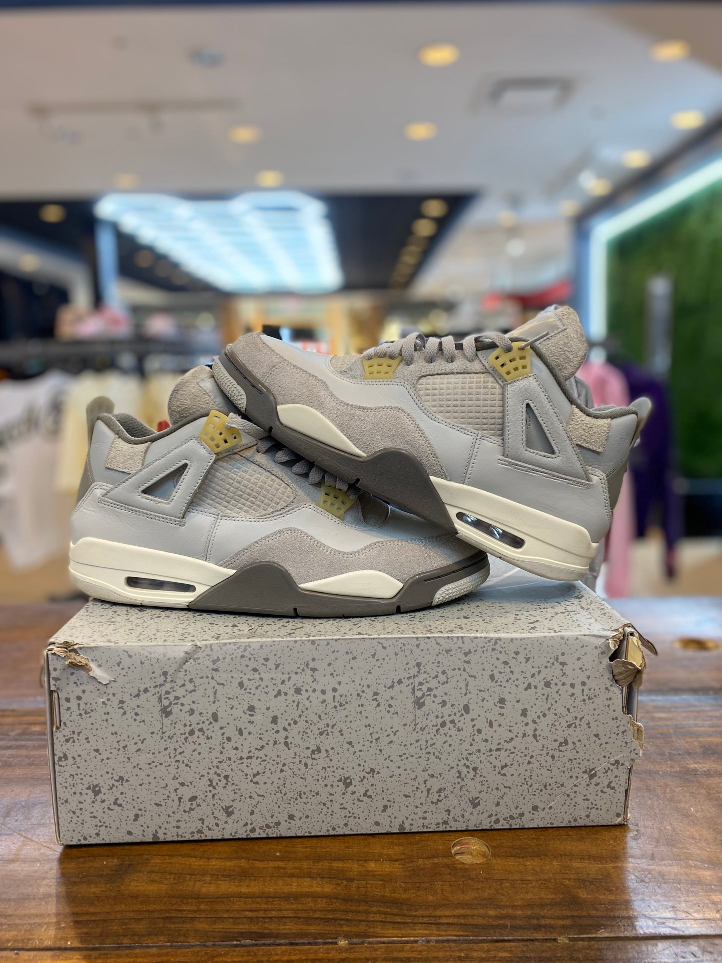 Jordan 4 Retro SE Craft Photon Dust PRE-OWNED