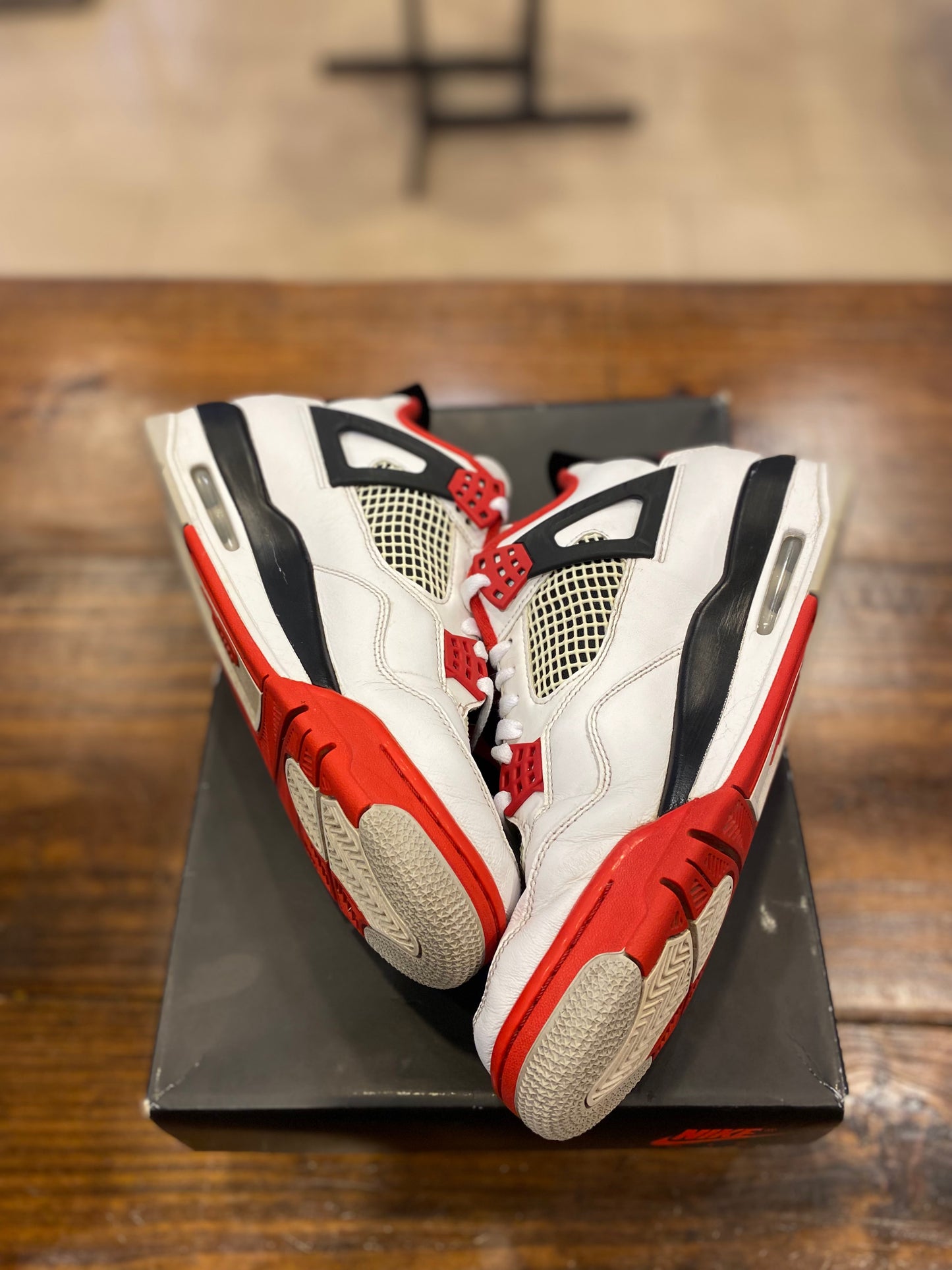 Jordan 4 Retro Fire Red PRE-OWNED