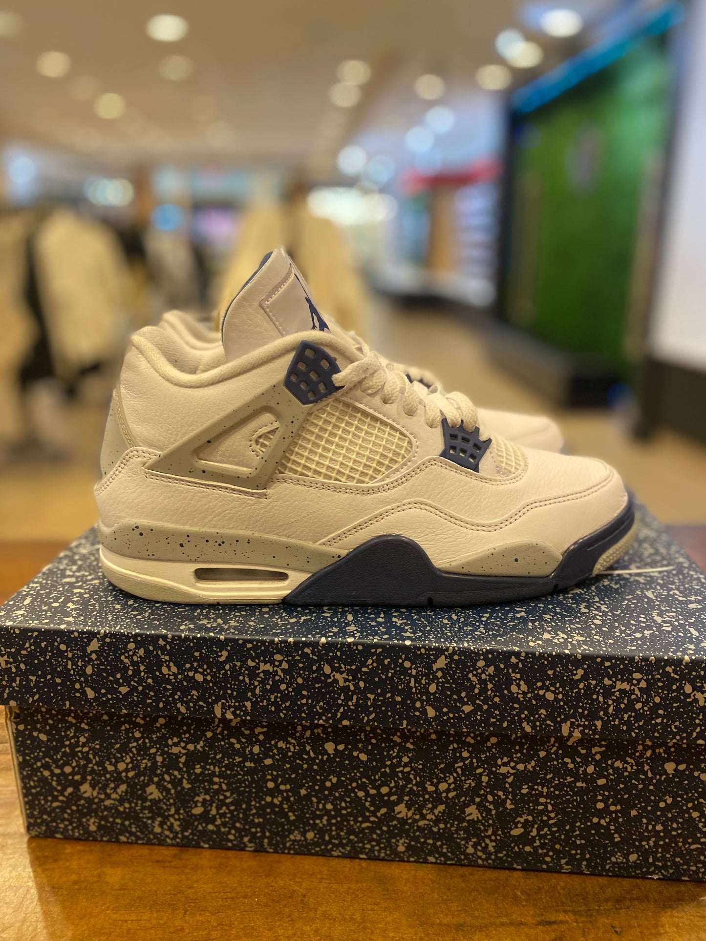 Air Jordan 4 Retro Midnight Navy PRE-OWNED