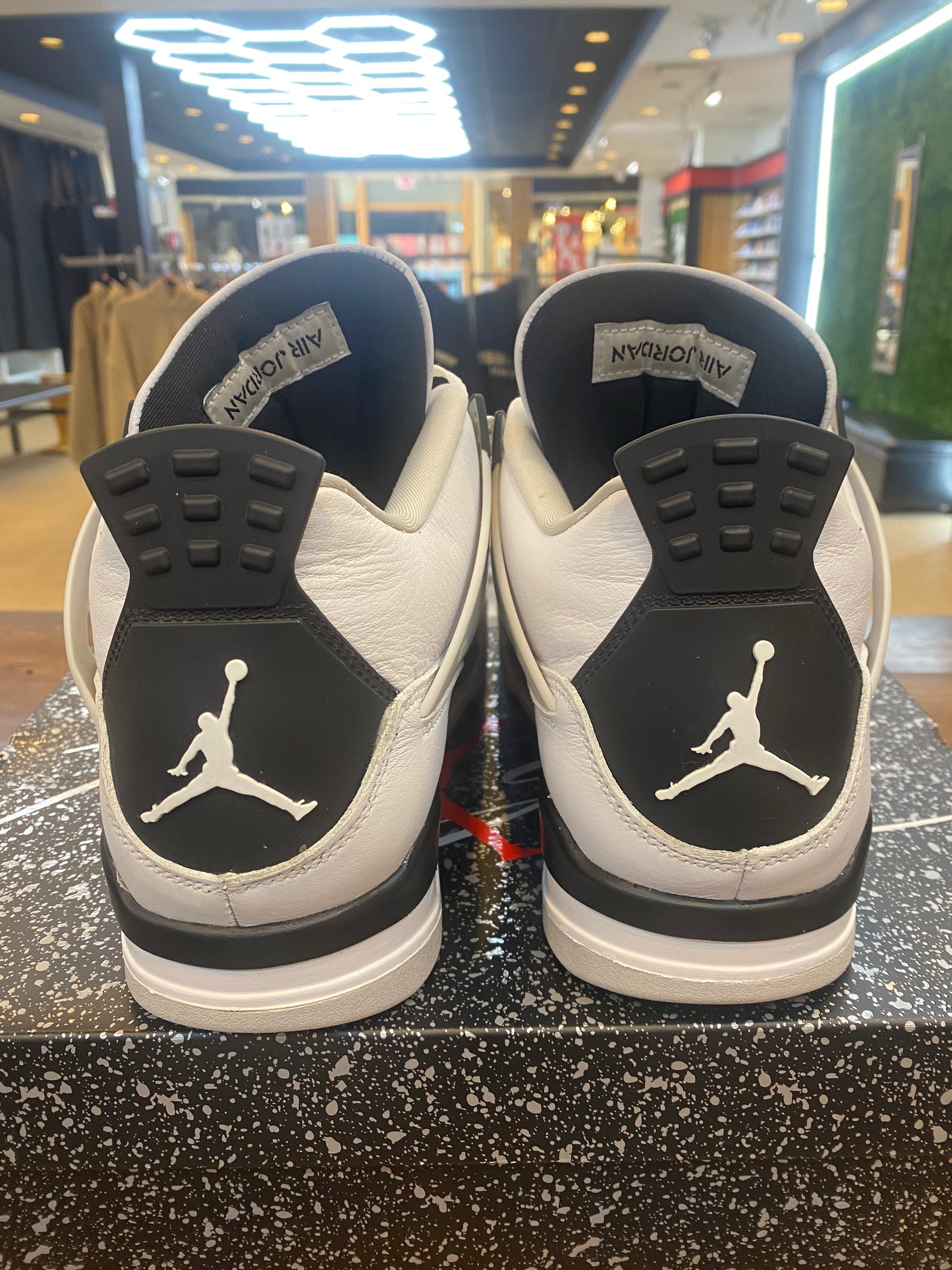 Jordan 4 Retro Military Black PRE OWNED