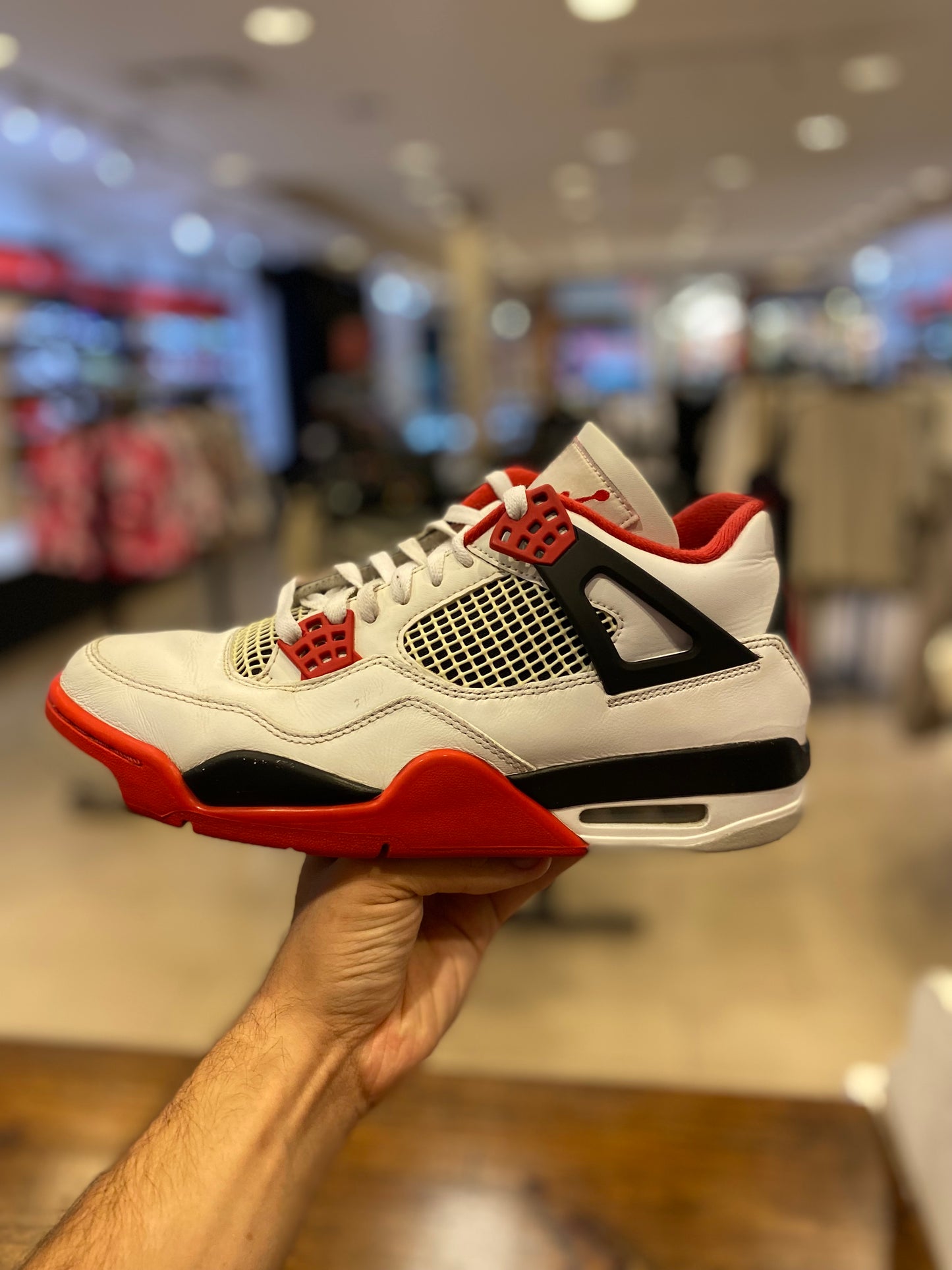 Jordan 4 Retro Fire Red PRE-OWNED